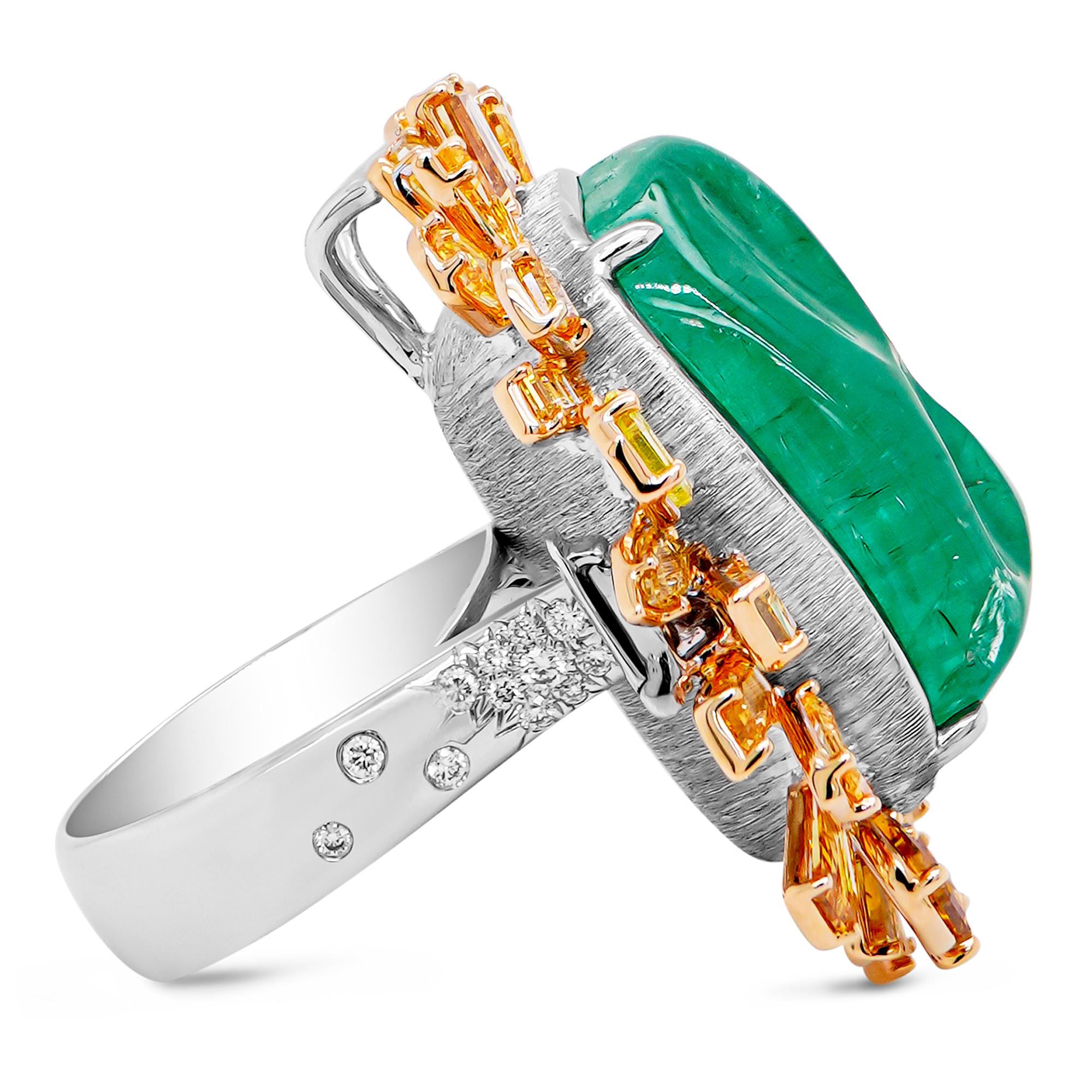 Art Deco 41 Carat Emerald & 4.37 Carat Fancy Color Diamond 