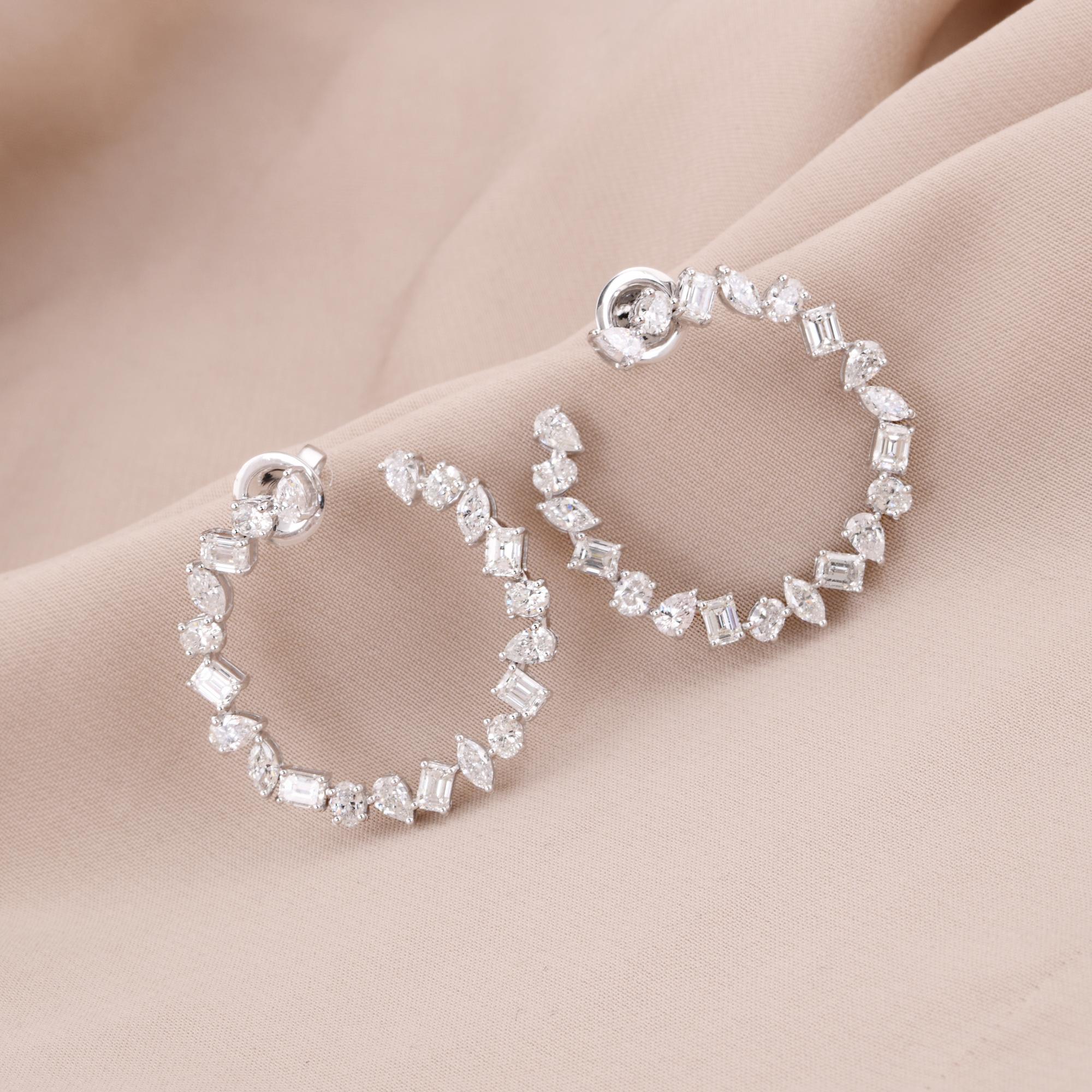 Taglio smeraldo Orecchini a cerchio con diamanti a forma multipla da 4,1 carati Gioielli fatti a mano in oro bianco 18 carati in vendita