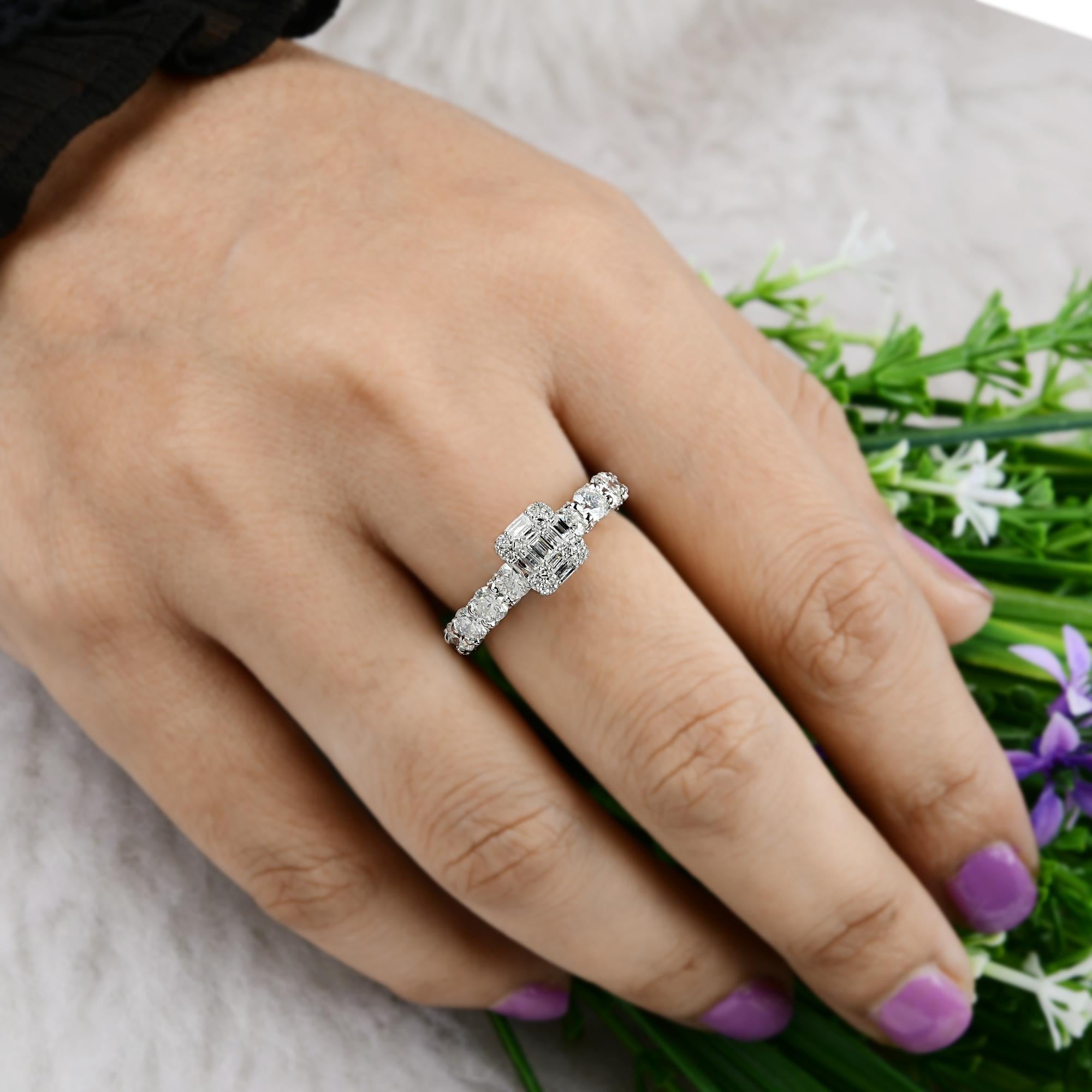 En venta: Anillo de compromiso con racimo de diamantes SI/H de 4,1 quilates Banda ovalada de diamantes Oro blanco de 18k  2