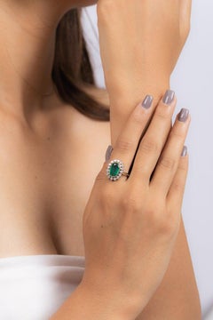 4.1 Karat Smaragd-Diamant-Halo-Cocktailring aus 18 Karat massivem Weißgold