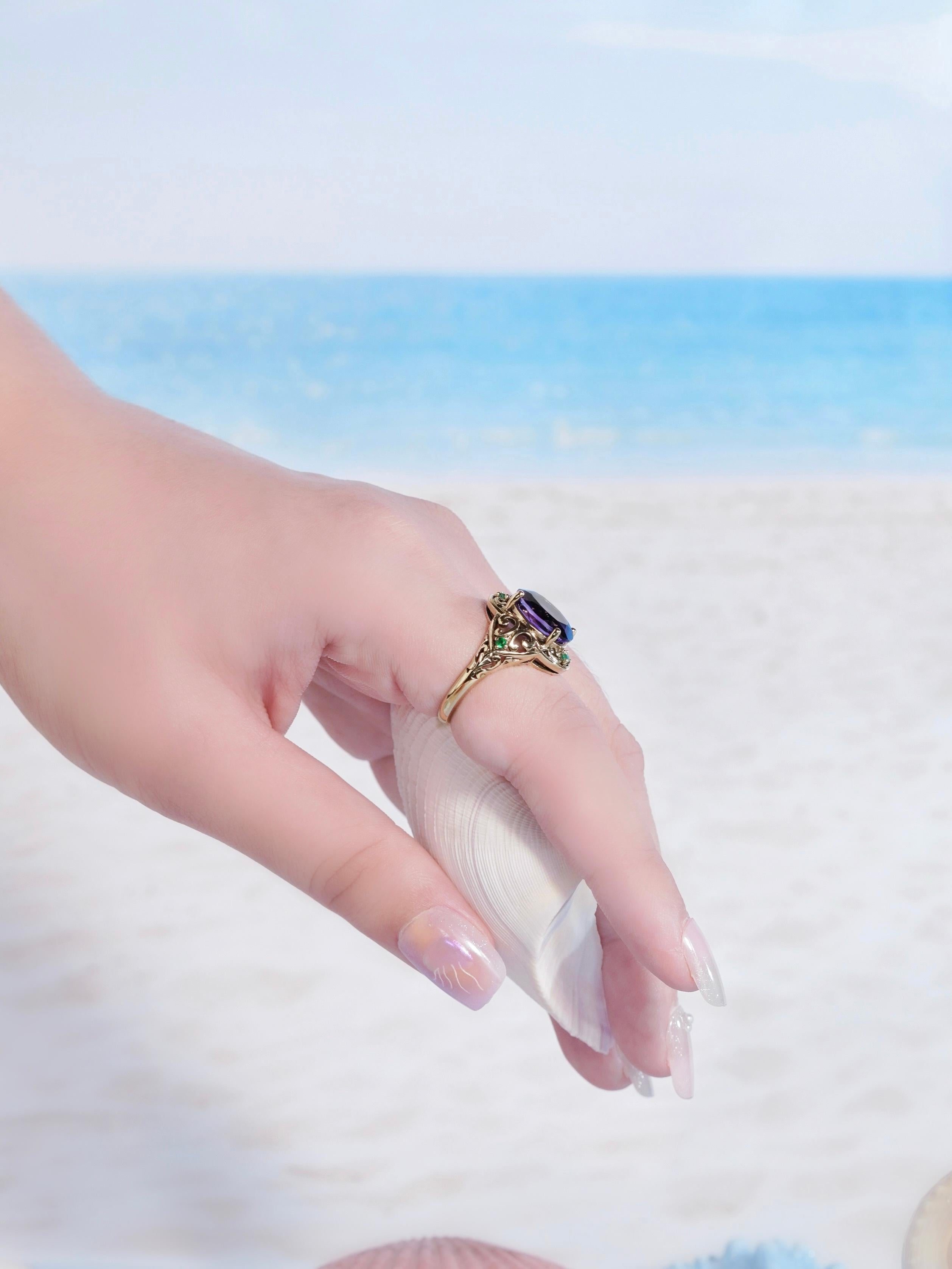 4,1 ct. Bague filigranée de style vintage en améthyste et émeraude en or jaune 9K massif en vente 4