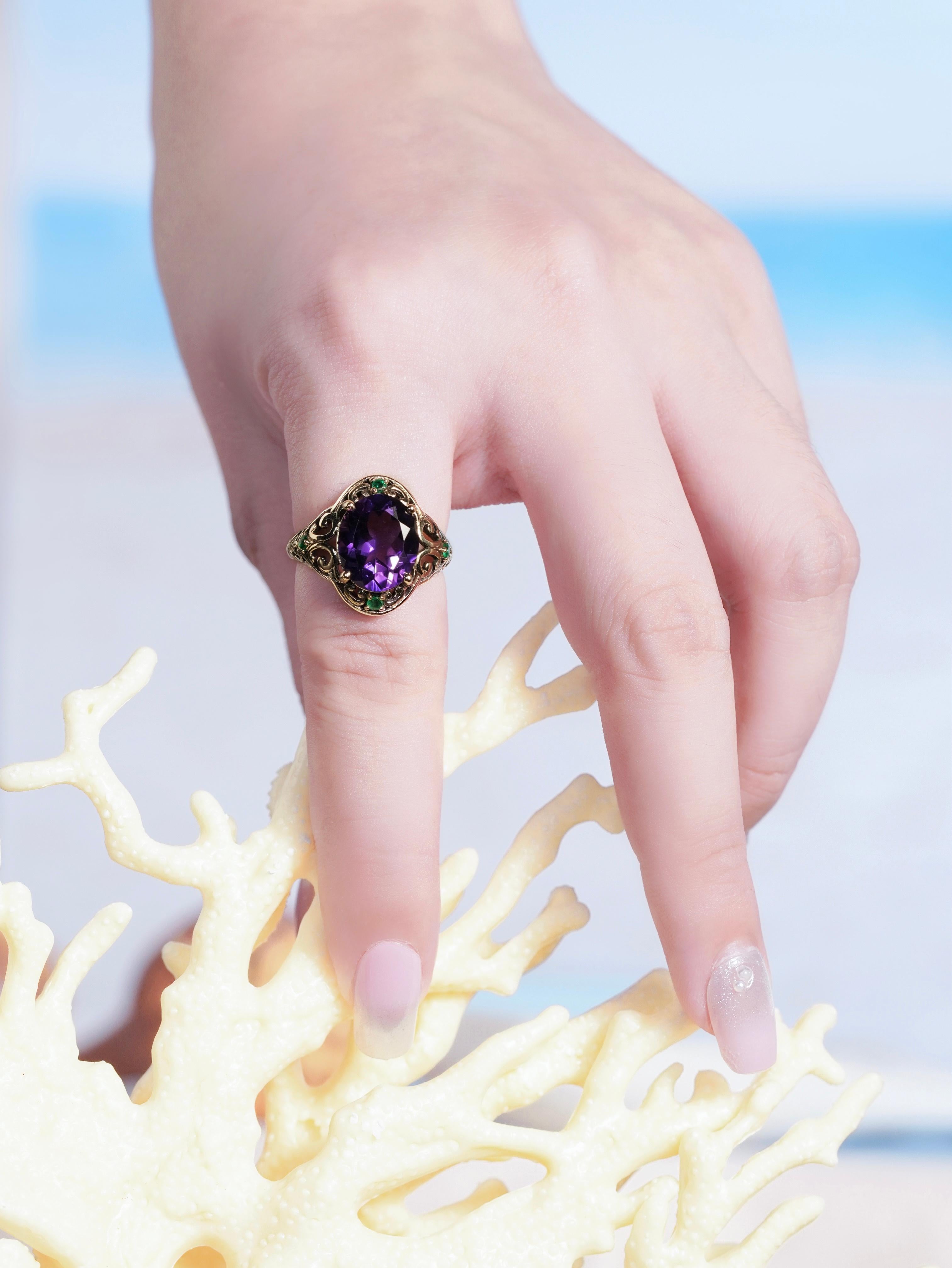 4,1 ct. Bague filigranée de style vintage en améthyste et émeraude en or jaune 9K massif en vente 3