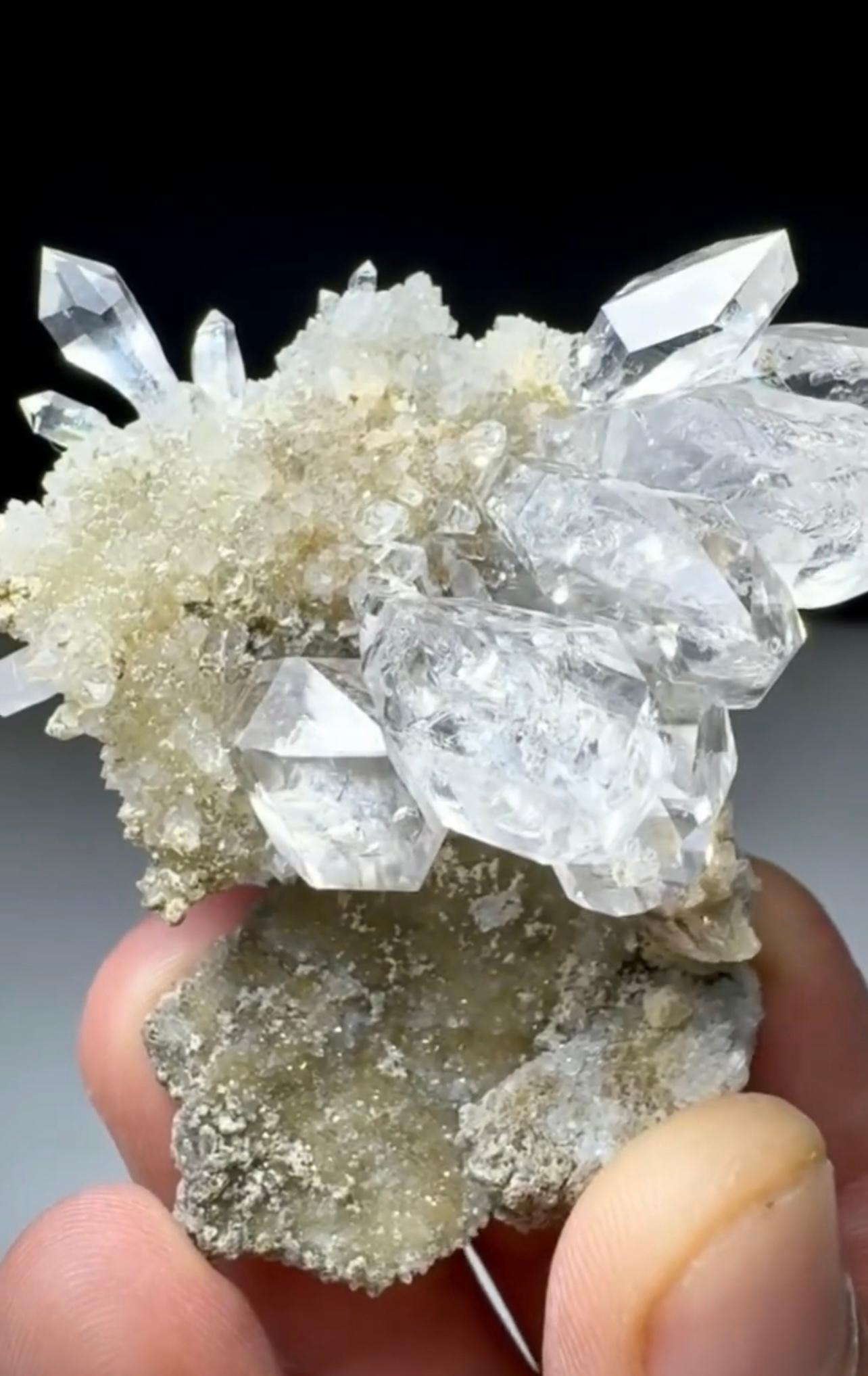 Contemporary 41 Grams Clear Diamond Quartz Crystals On Yellow Druzy Calcite From Pakistan For Sale