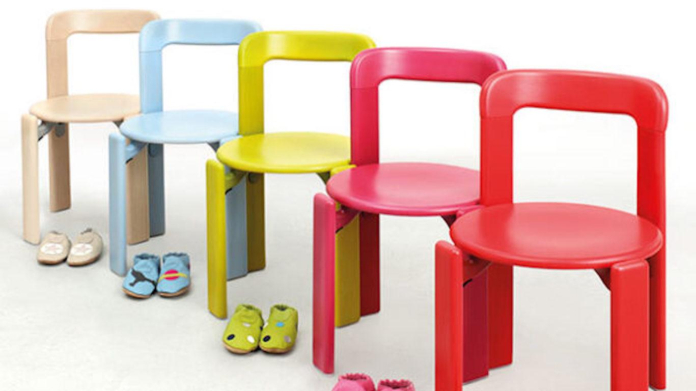 This is the children furniture collection based on the famous Rey chair that was designed in 1971, in stock.

The Rey Junior set includes 4 chairs and 1 table. The table and two of the chairs are in candy color. The other two chairs are in natural
