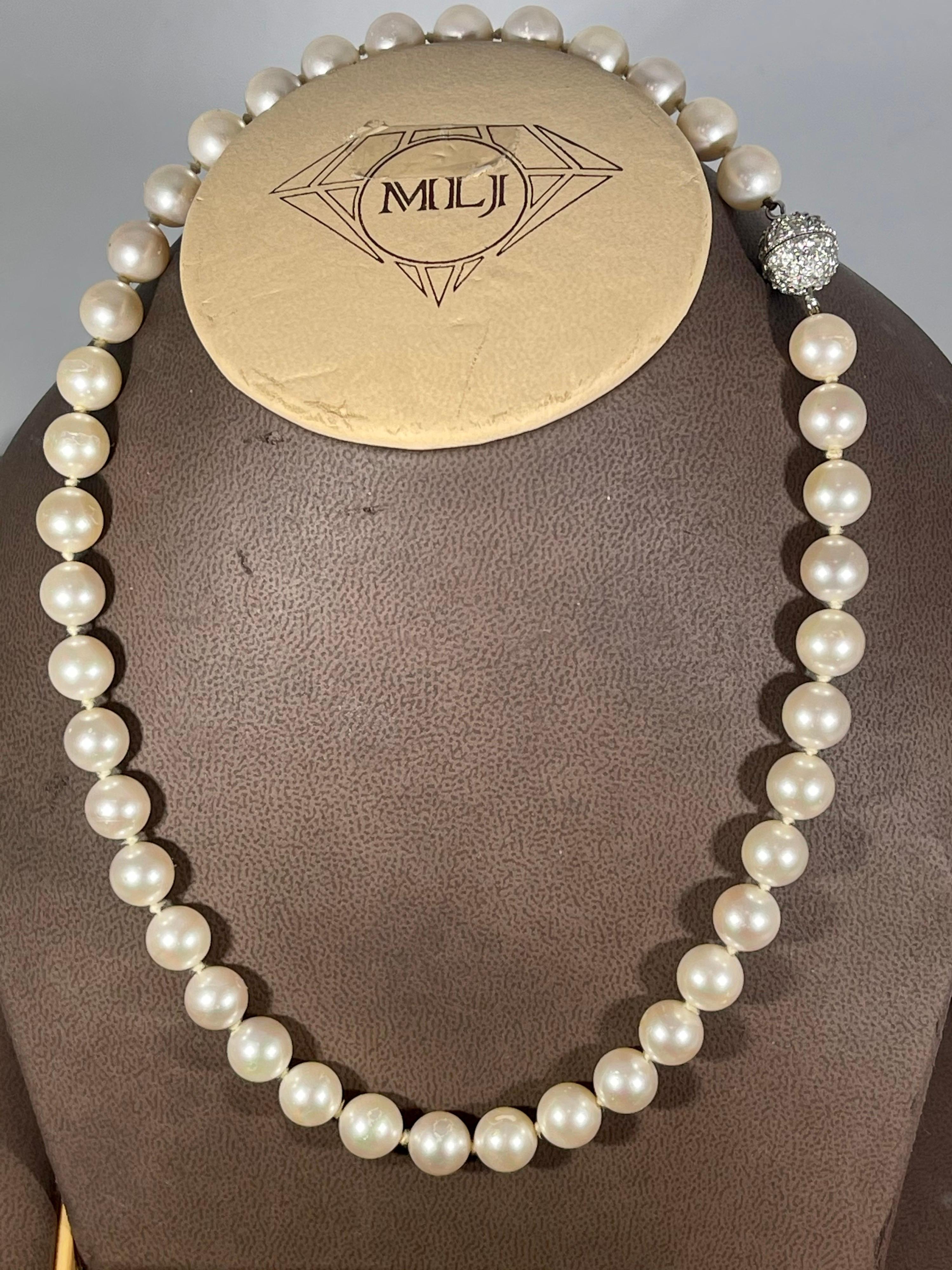 41 Round Akoya Pearls Strand Necklace Set in Metal Ball Clasp In Excellent Condition For Sale In New York, NY