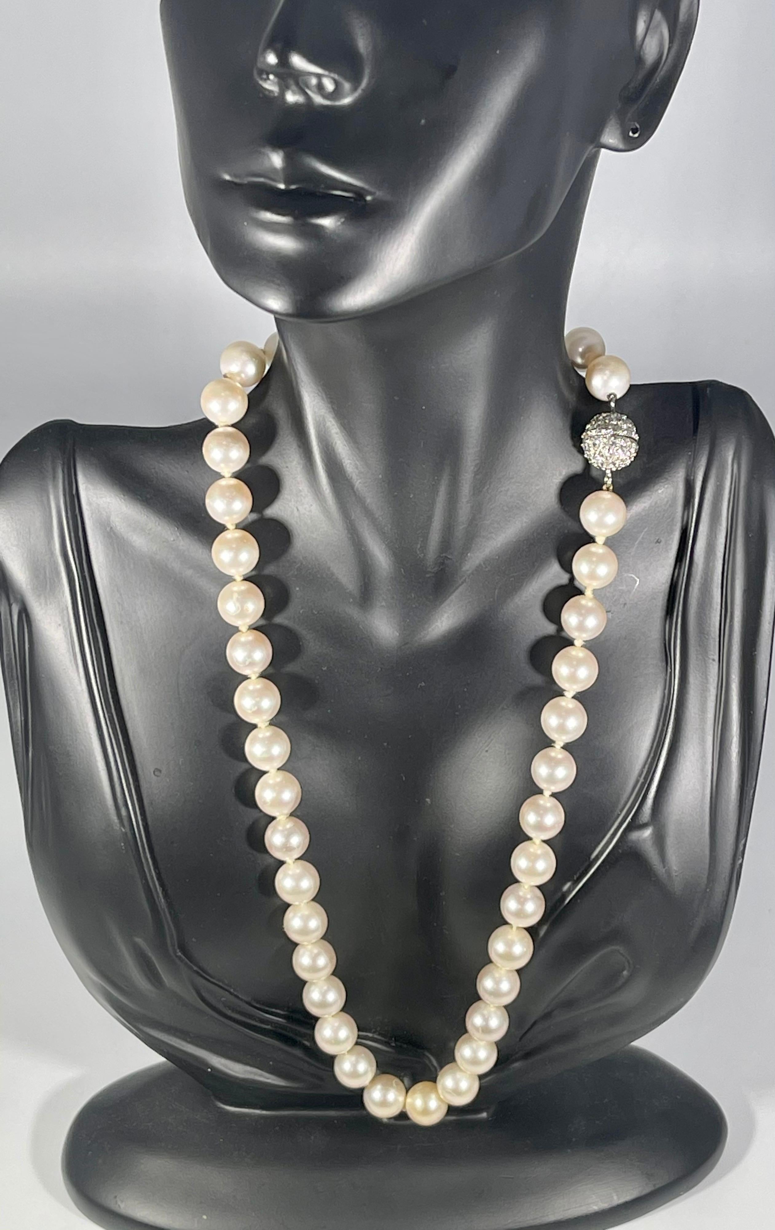 41 Round Akoya Pearls Strand Necklace Set in Metal Ball Clasp For Sale 1