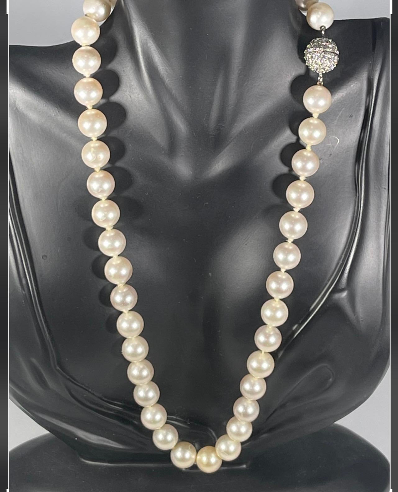 41 Round Akoya Pearls Strand Necklace Set in Metal Ball Clasp For Sale 3