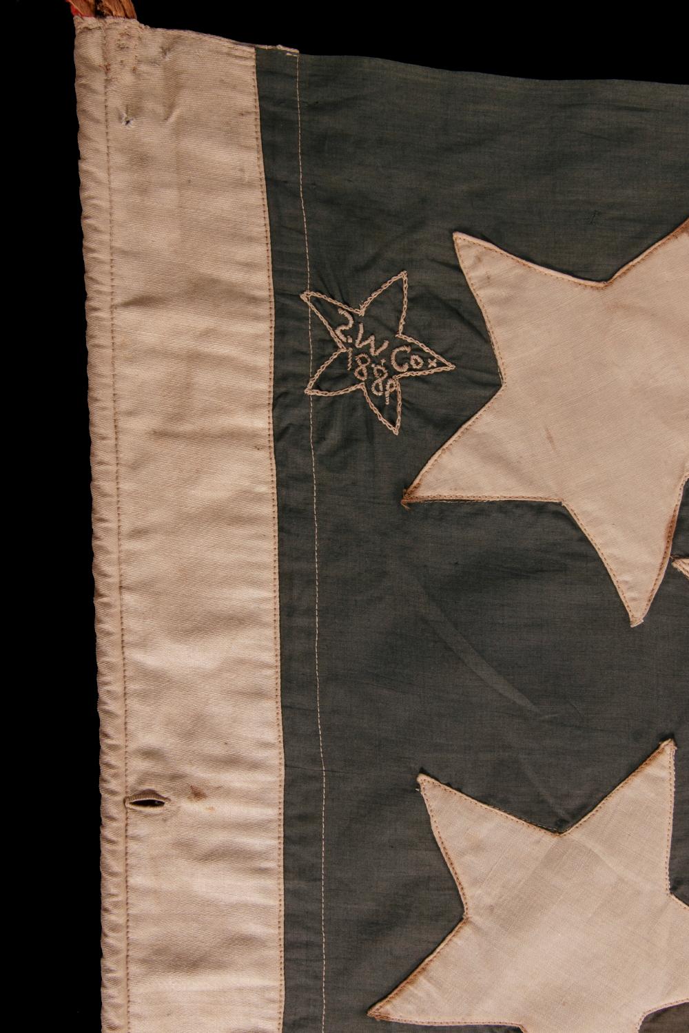 41 Sterne in einem linearen Muster mit gedrechselten Sternen, Montana Statehood American Flagge (Spätes 19. Jahrhundert) im Angebot