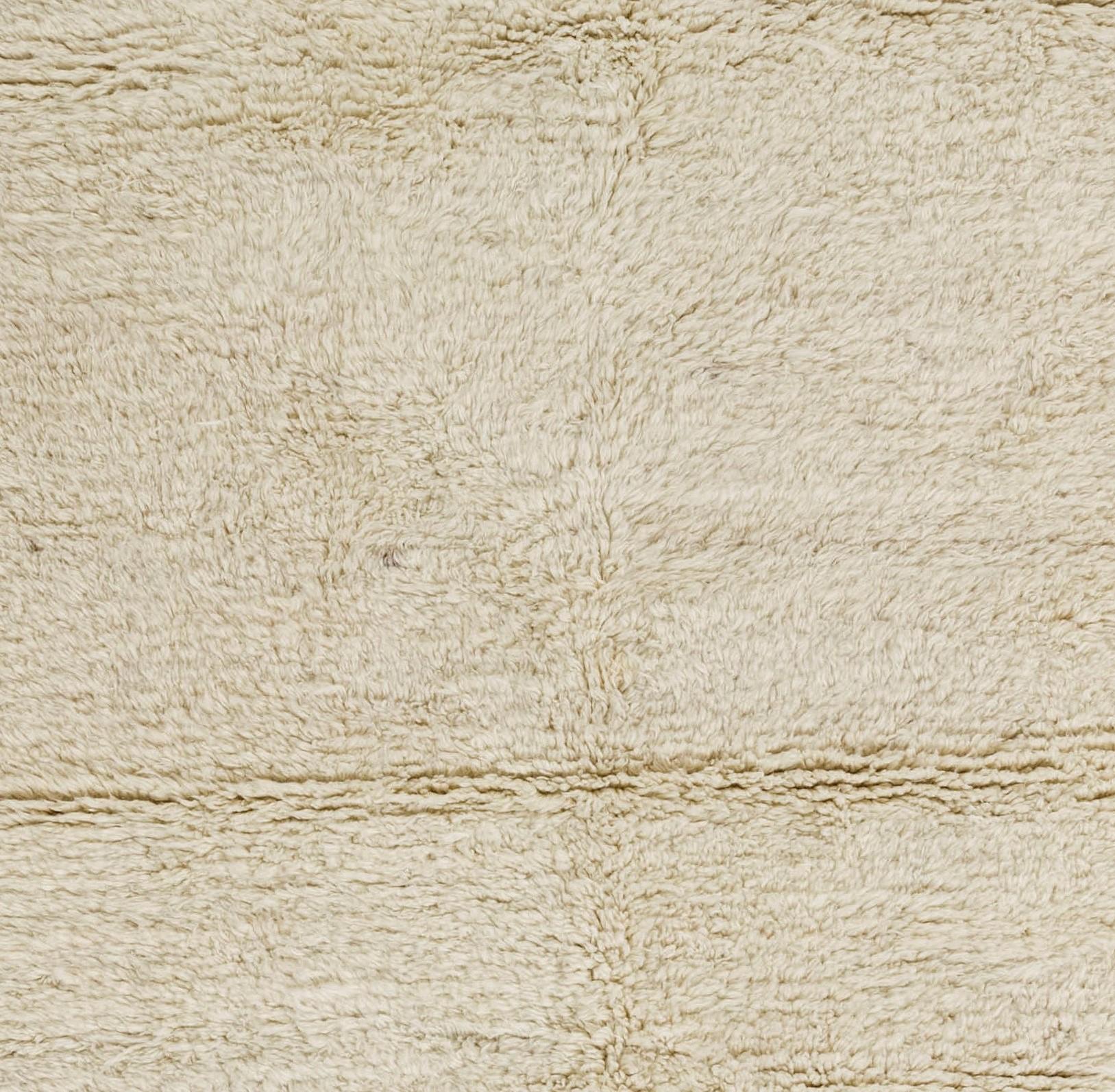 Plain elfenbeinfarbener Tulu-Teppich, 100 % weiche, natürliche, ungefärbte Wolle, individuelle Optionen (20. Jahrhundert) im Angebot