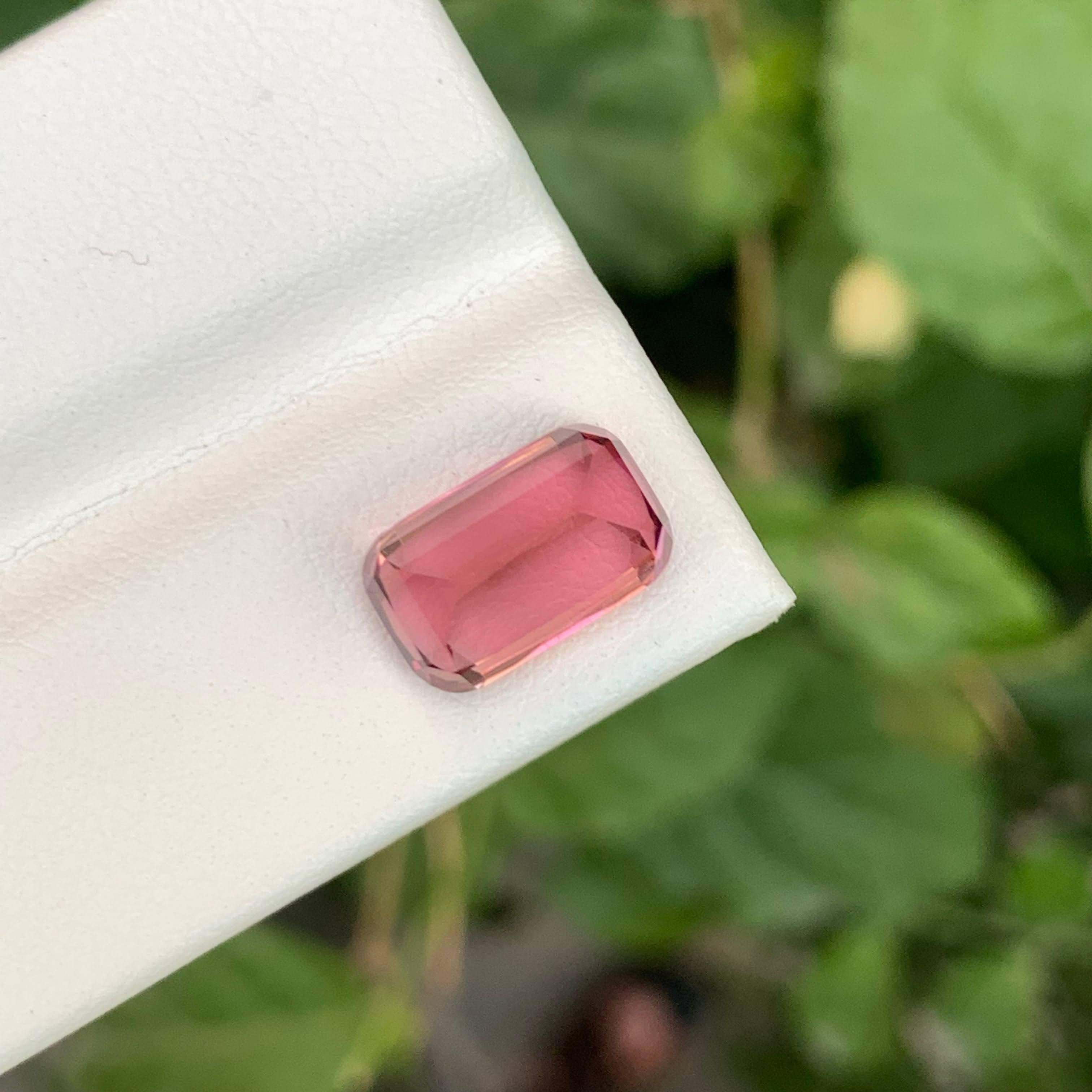 Gewicht 4,10 Karat
Abmessungen 11,4x7,2x6mm
Behandlung Keine
Herkunft Afghanistan
Klarheit  VVS
Form Kissen
Kissen schneiden
NA


Dieser atemberaubende 4,10 Karat schwere lose rosa Turmalin-Edelstein, der aus den geschätzten Bergbauregionen