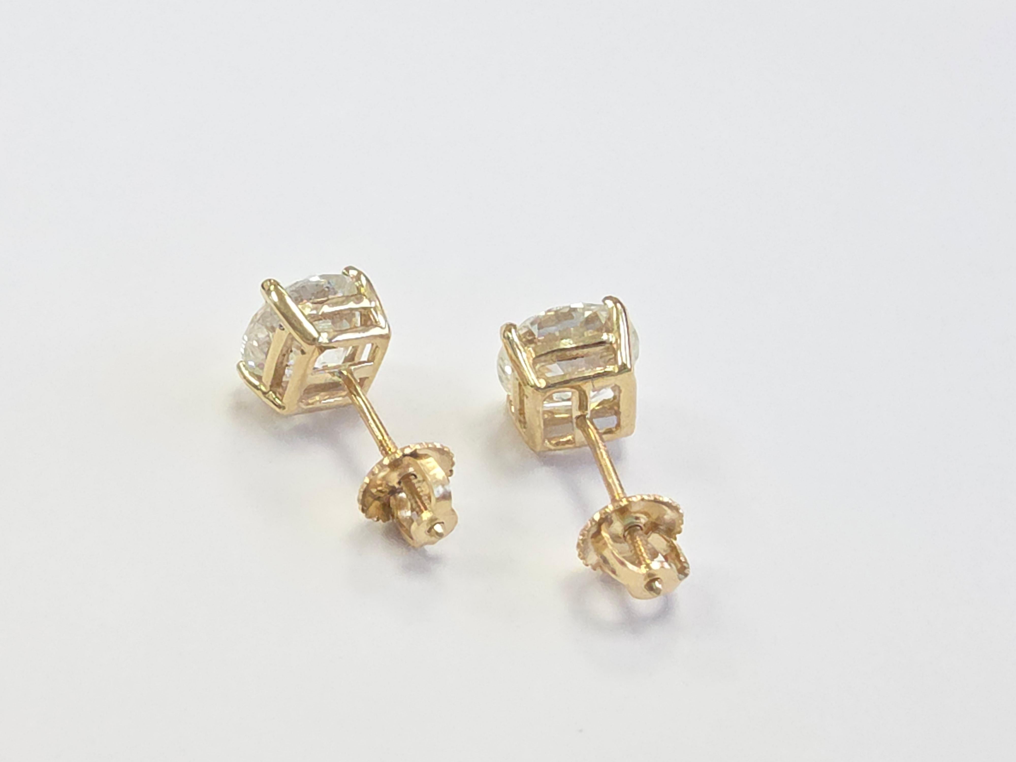 Round Cut 4.10 Carat Natural Brilliant Round Diamond Studs Yellow Gold 14 Karat For Sale