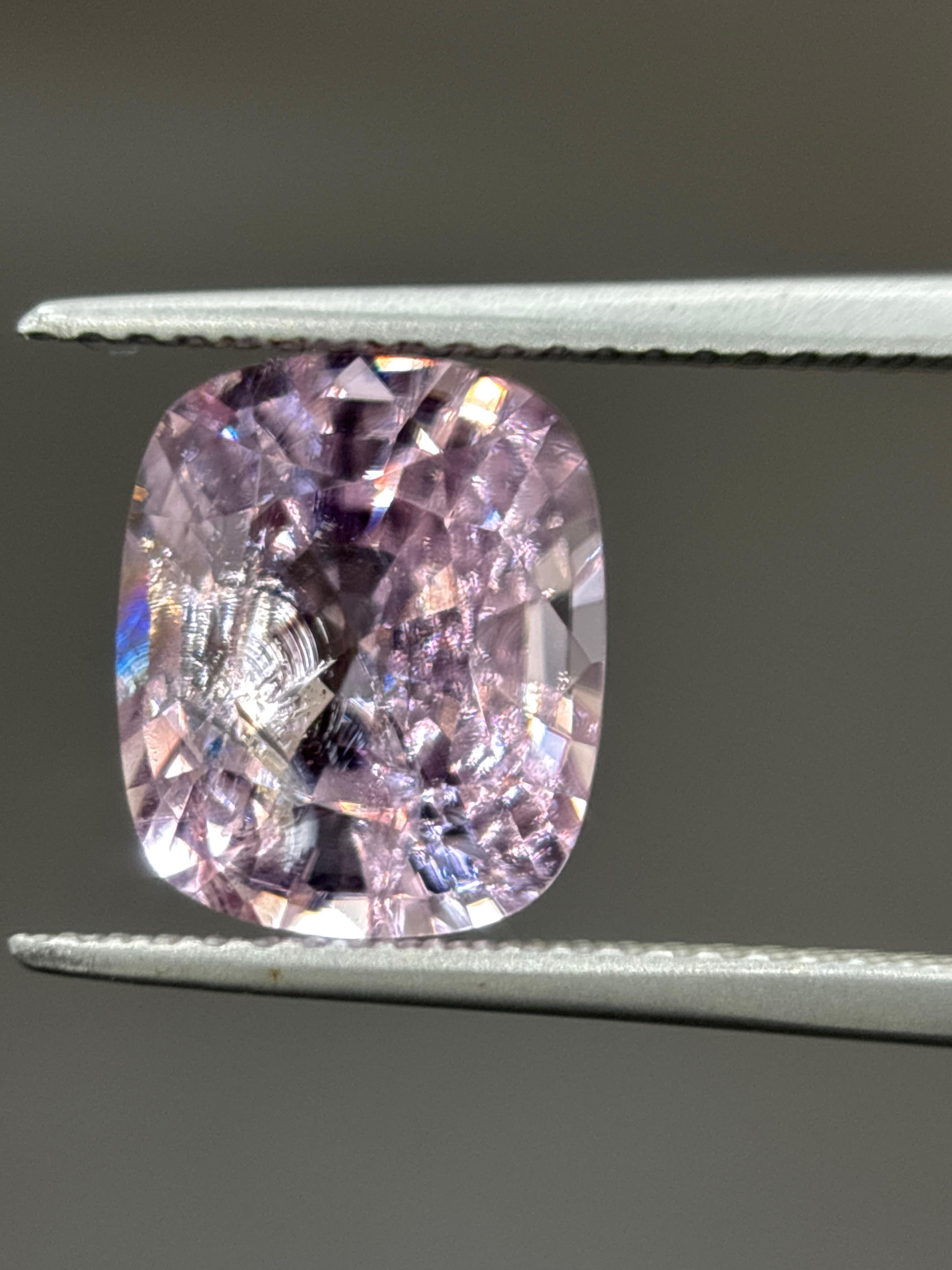 Rosa Spinell mit 4,10 Karat natürlichem burmesischem, unbehandeltem, Kissenschliff im Zustand „Neu“ im Angebot in Kowloon, HK