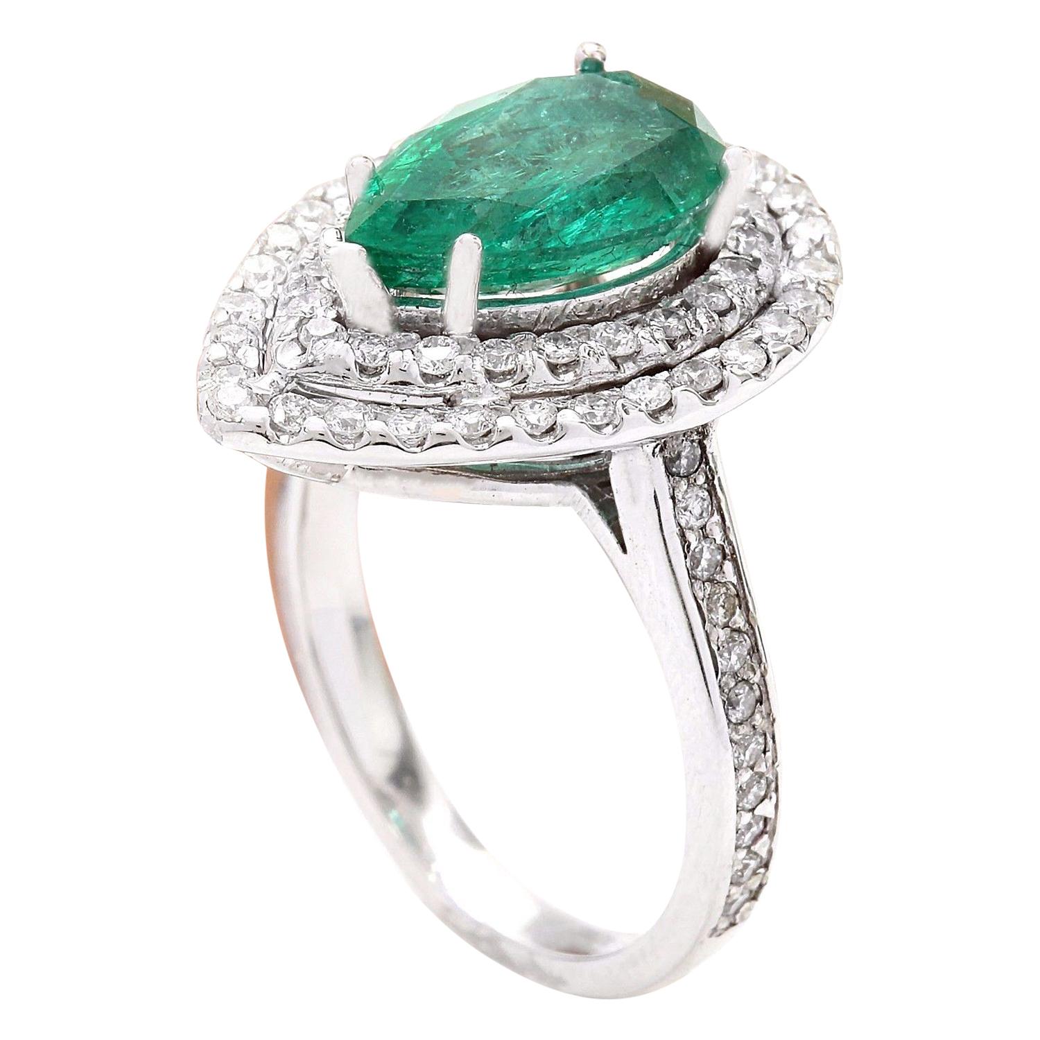 Emerald Diamond Ring In 14 Karat Solid White Gold In New Condition For Sale In Manhattan Beach, CA