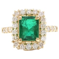 4.10 Carat Natural Emerald and Diamond 18 Karat Solid Yellow Gold Ring