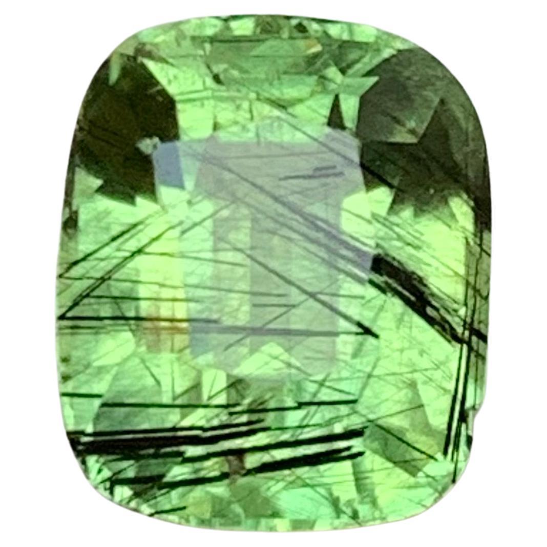 4.10 Karat natürlicher grüner Peridot mit dichten nadelartigen Ludwigit-Einschlüssen im Angebot