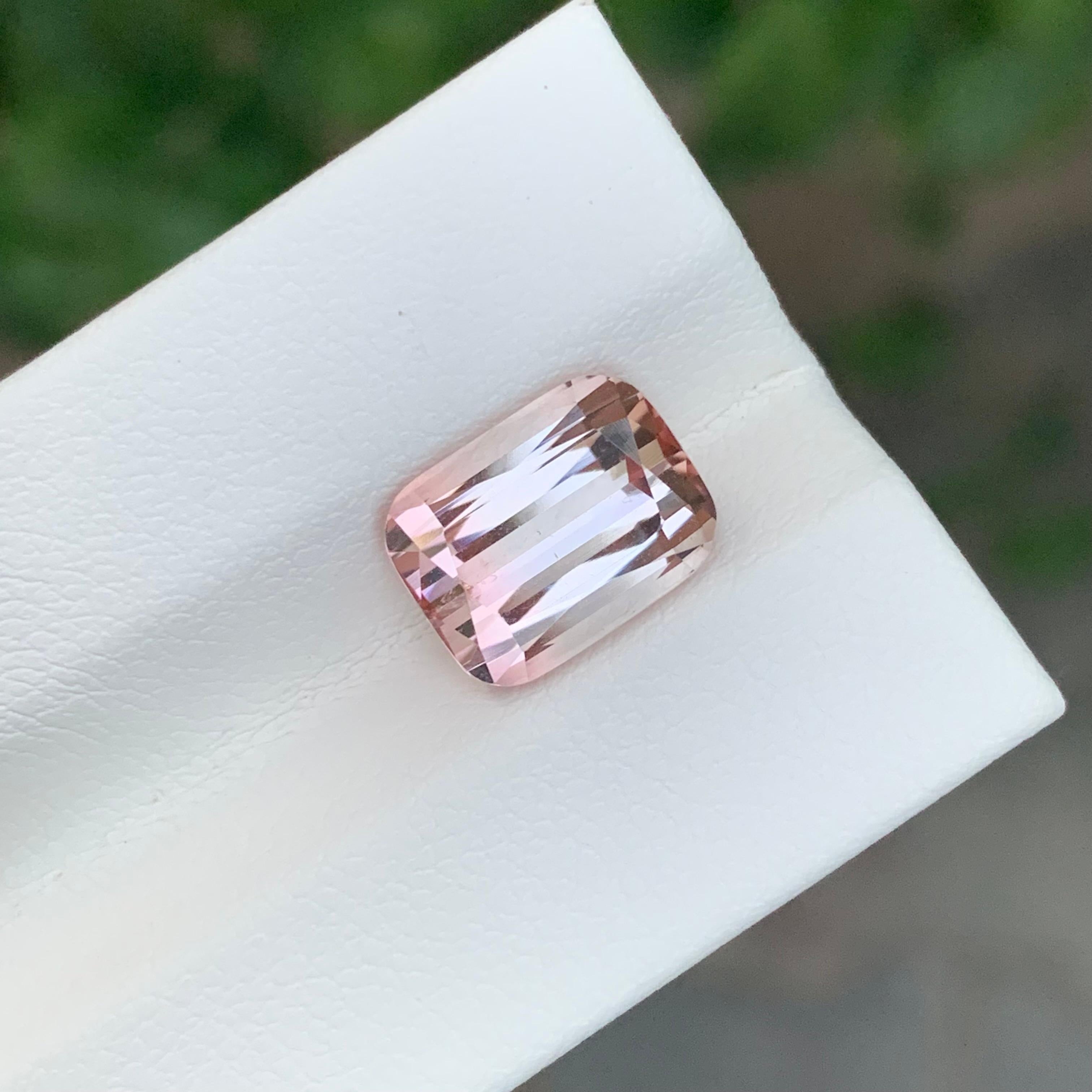 Arts and Crafts 4.10 Carat Natural Loose Bi Colour Tourmaline Cushion Shape Gemstone (pierre précieuse en forme de coussin) en vente