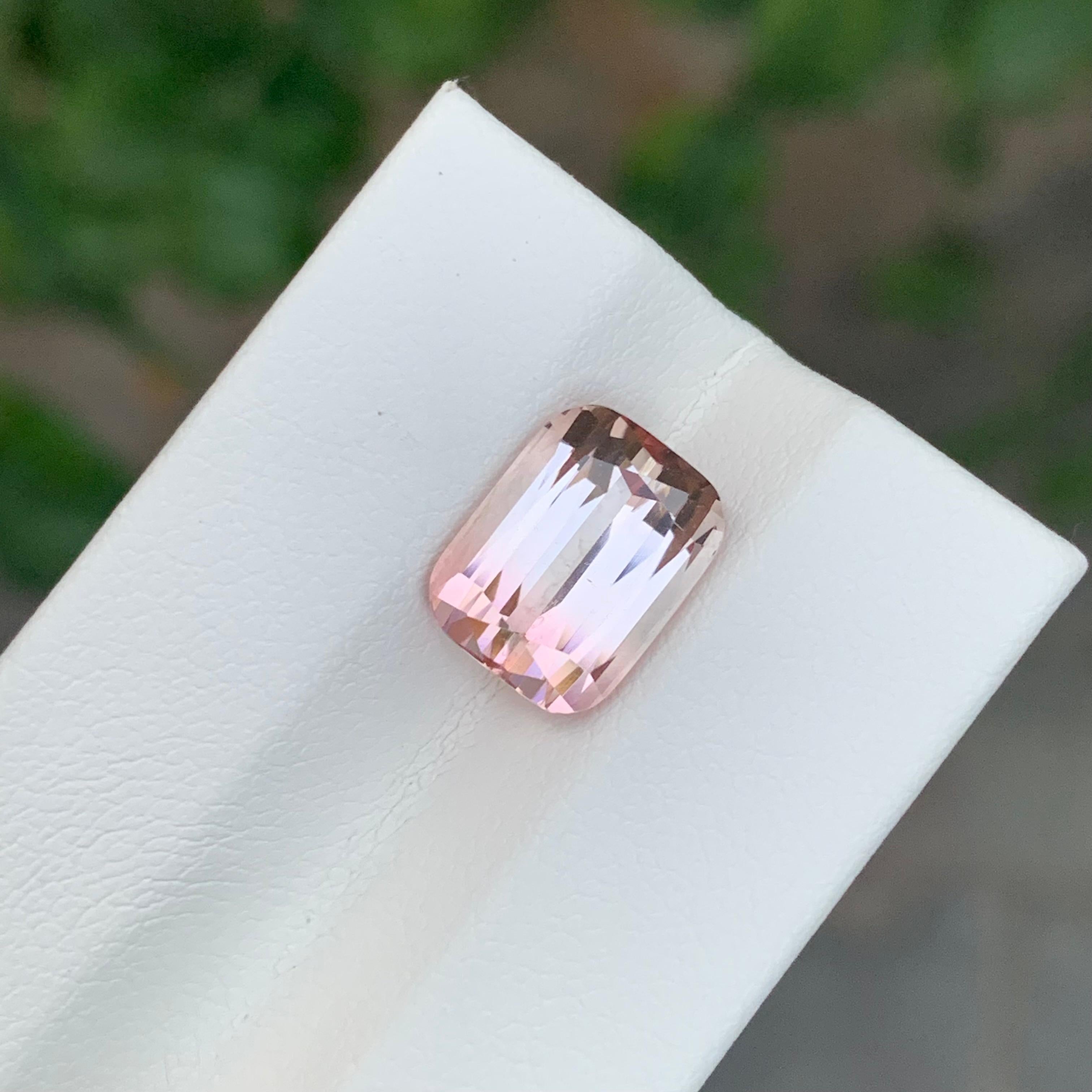 Taille coussin 4.10 Carat Natural Loose Bi Colour Tourmaline Cushion Shape Gemstone (pierre précieuse en forme de coussin) en vente