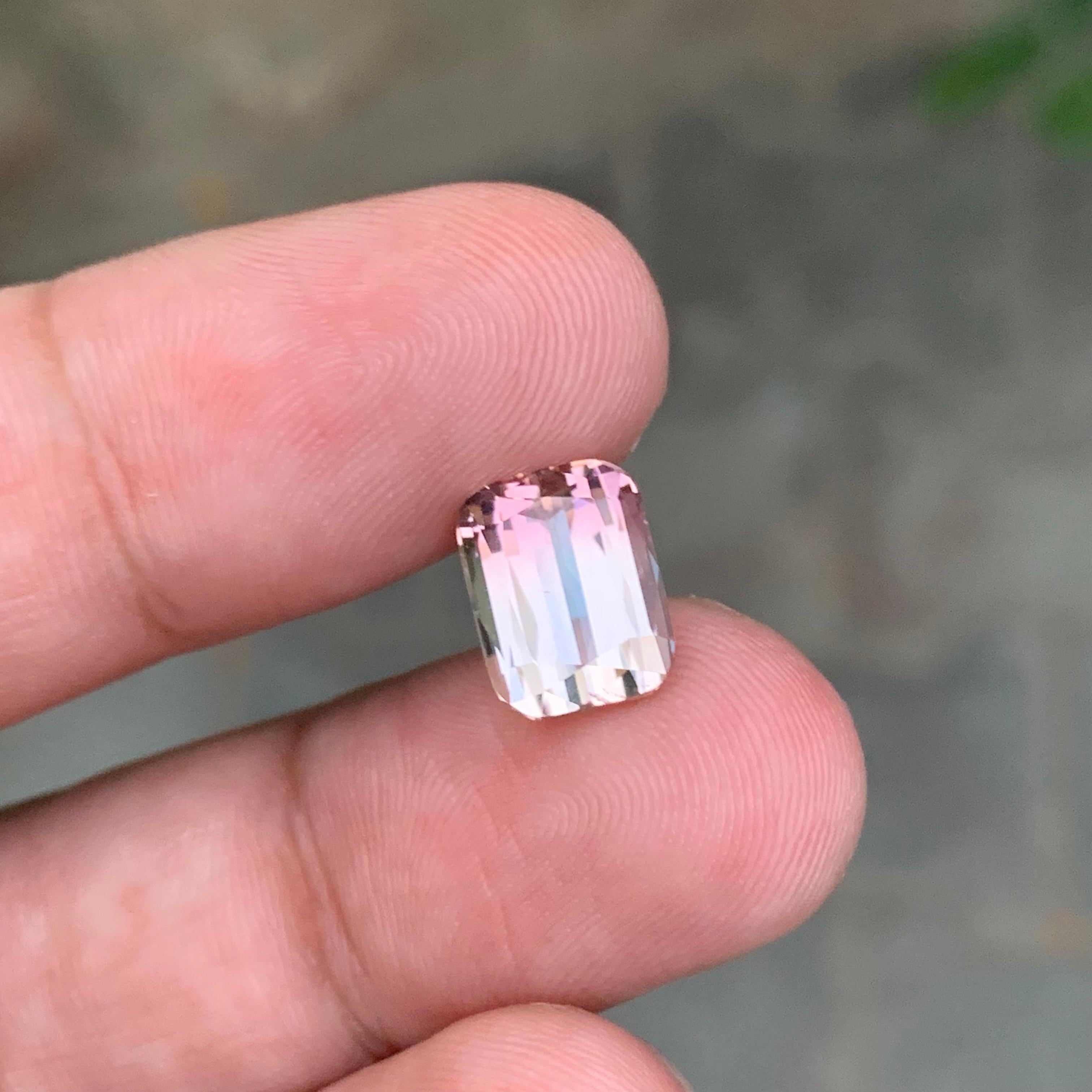 4.10 Carat Natural Loose Bi Colour Tourmaline Cushion Shape Gemstone (pierre précieuse en forme de coussin) en vente 2
