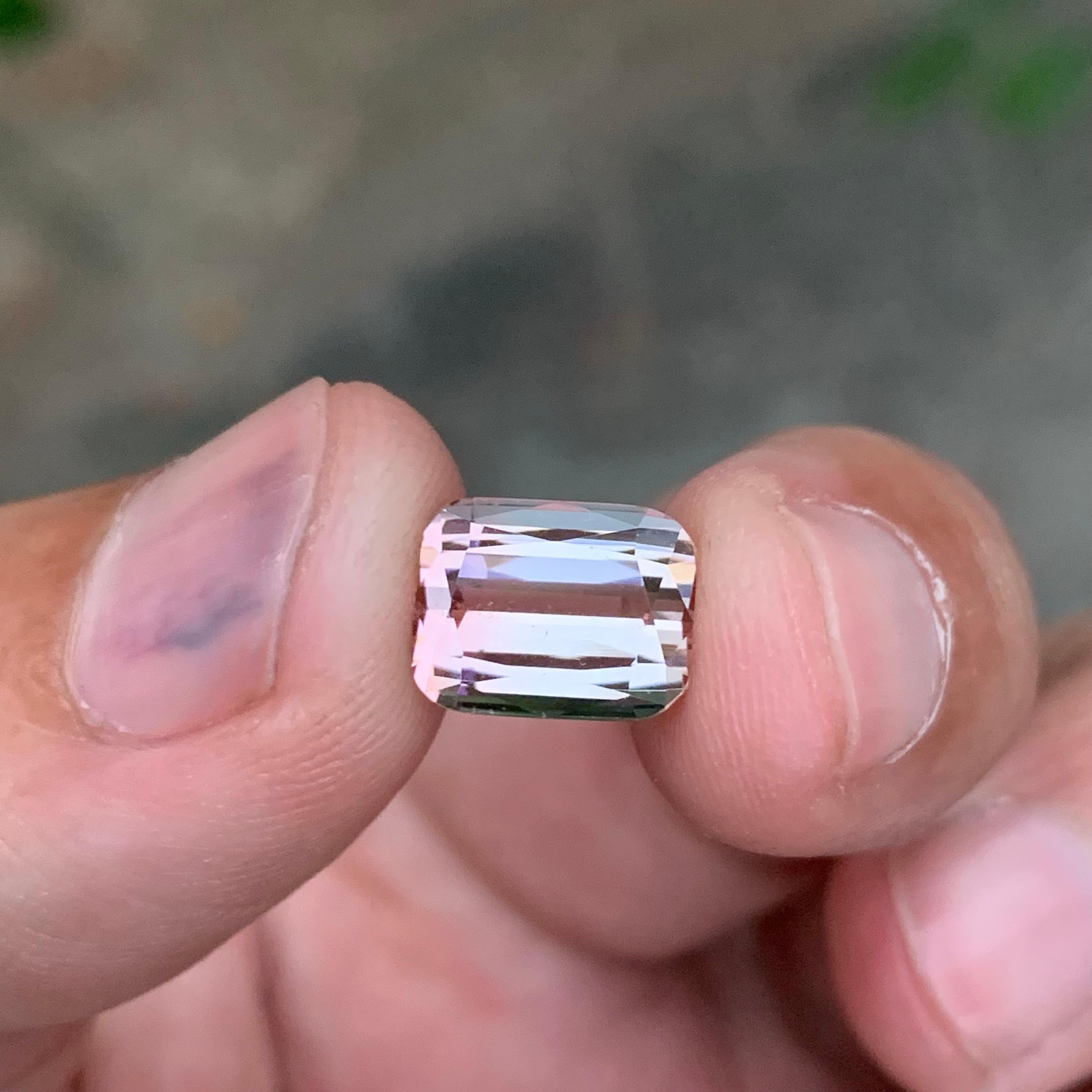 4.10 Carat Natural Loose Bi Colour Tourmaline Cushion Shape Gemstone (pierre précieuse en forme de coussin) en vente 3