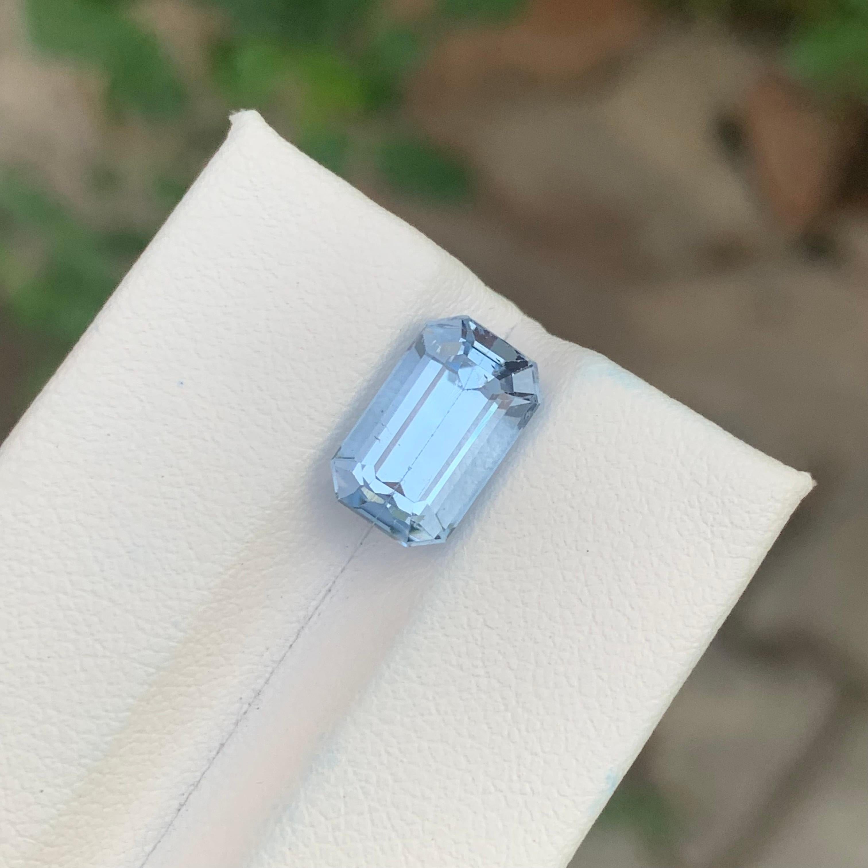 4.10 Carat Natural Loose Goshenite Aquamarine Emerald Shape Gemstone (pierre précieuse en forme d'émeraude) en vente 1