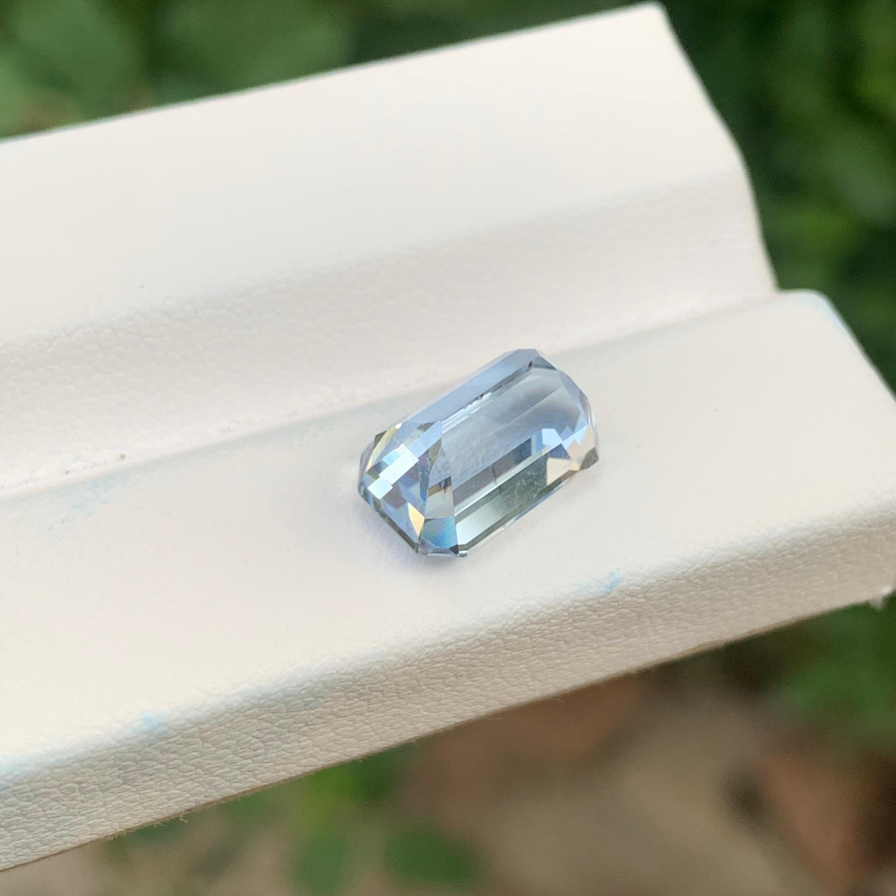 4.10 Carat Natural Loose Goshenite Aquamarine Emerald Shape Gemstone (pierre précieuse en forme d'émeraude) en vente 2