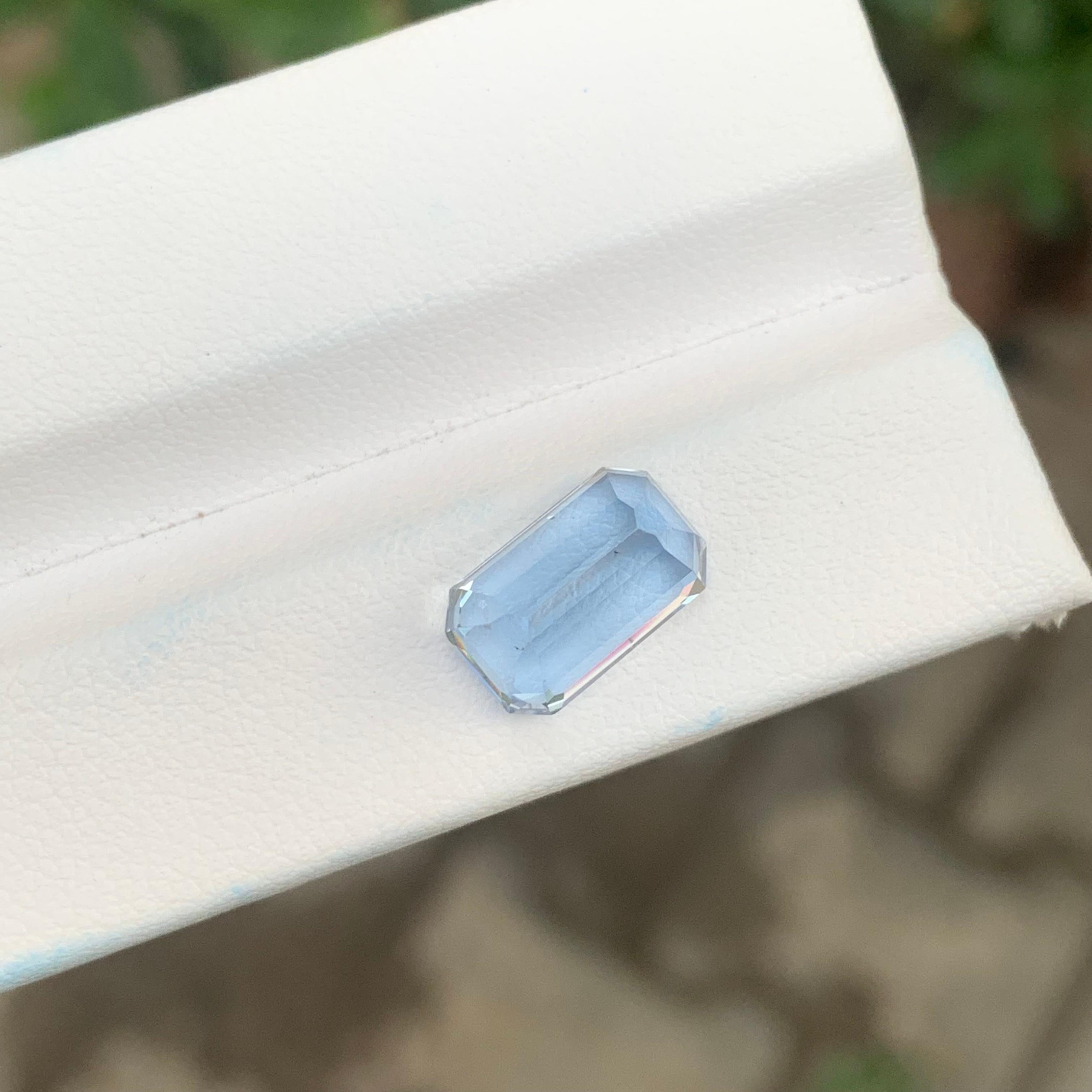 4.10 Carat Natural Loose Goshenite Aquamarine Emerald Shape Gemstone (pierre précieuse en forme d'émeraude) en vente 3