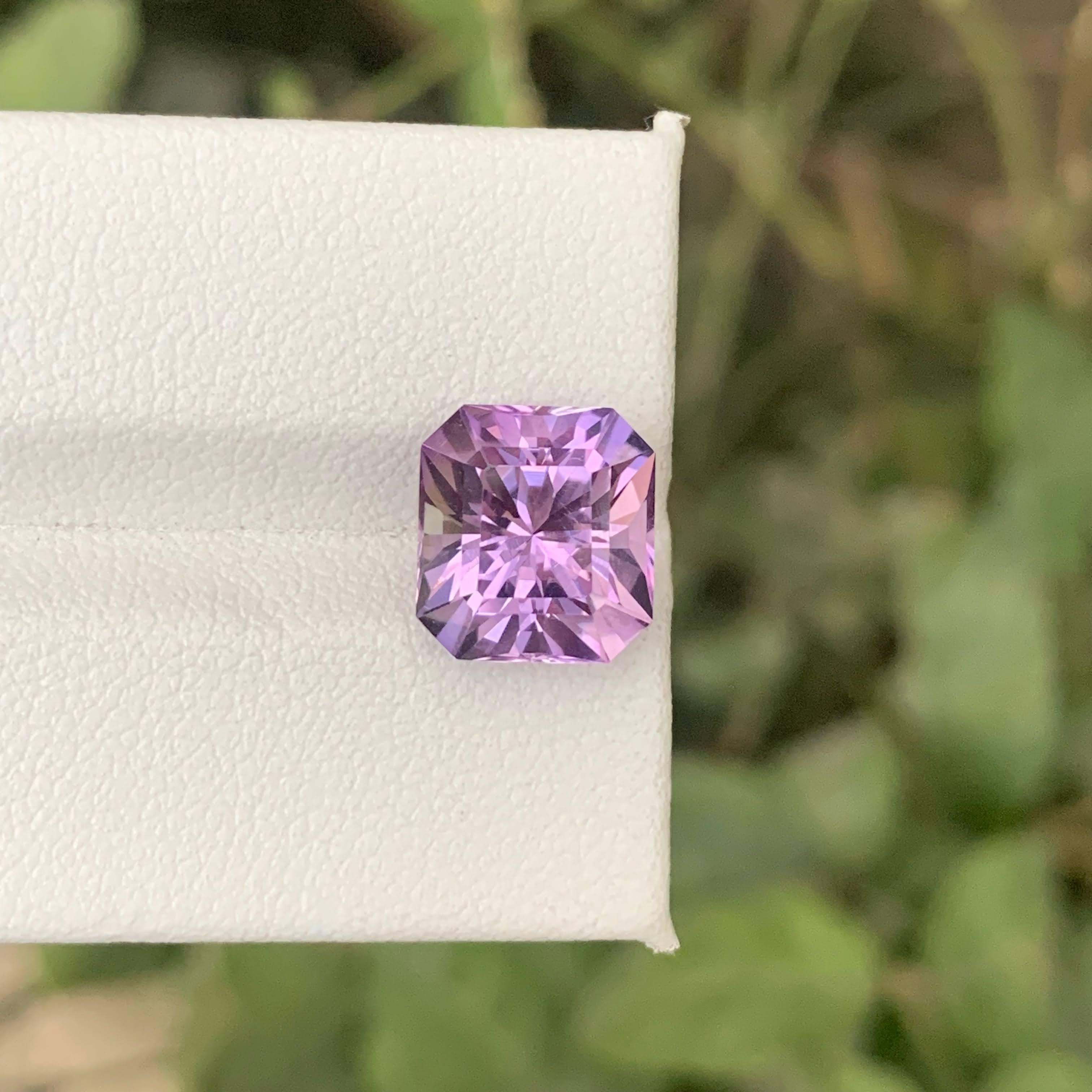 Poids 4,10 carats 
Dimensions 10x9.2x7.4 mm
Traitement Aucun 
Origine Brésil 
Clarté Nettoyage des yeux 
Forme Coupe Coussin Précision 





Cette élégante améthyste violette naturelle de 4,10 carats présente une teinte violette riche et vibrante