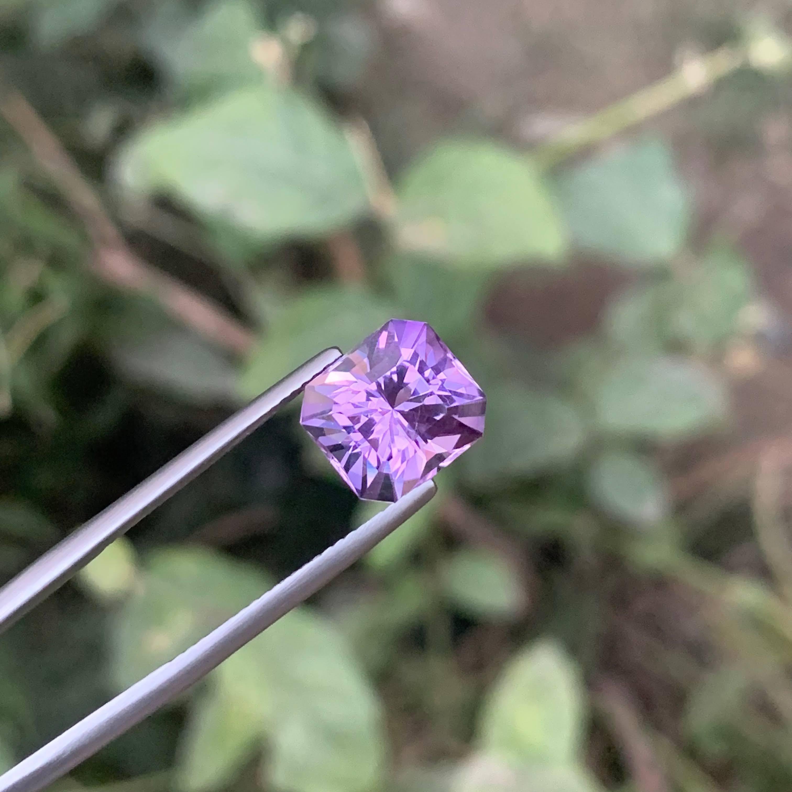 Taille coussin antique 4.10 Carat Natural Loose Purple Amethyst Stone Custom Cut Brazilian Gemstone (pierre précieuse brésilienne taillée sur mesure) en vente