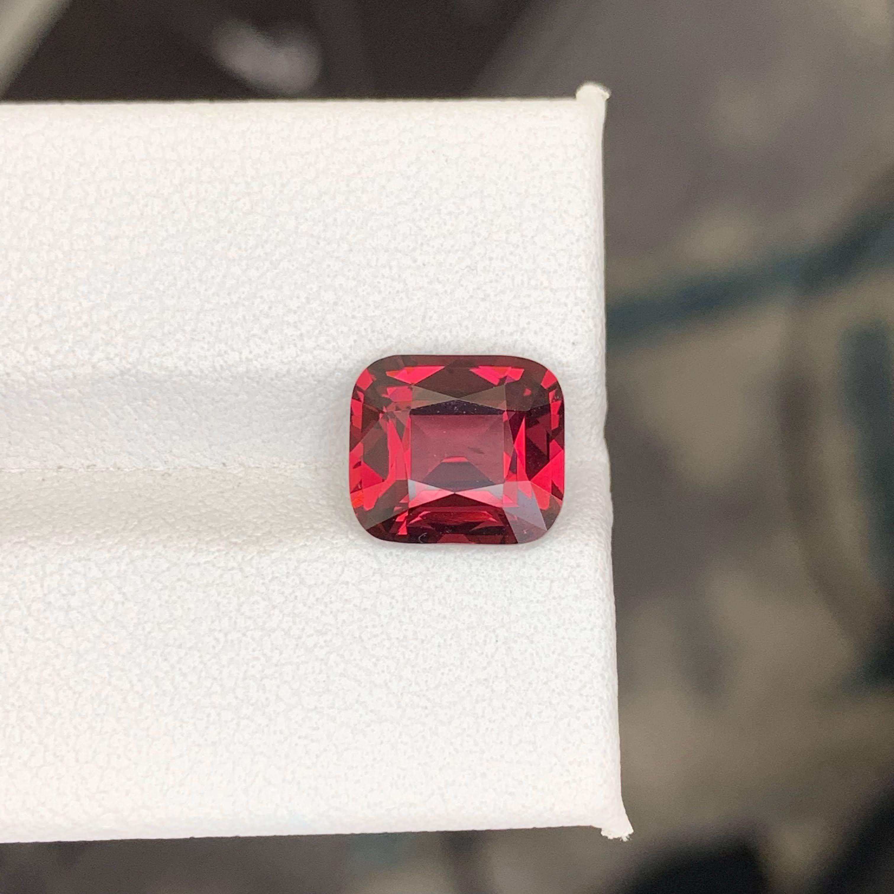 Taille coussin 4.10 Carat Natural Loose Red Garnet Stone Cushion Cut Tanzanian Gemstone (pierre précieuse tanzanienne) en vente