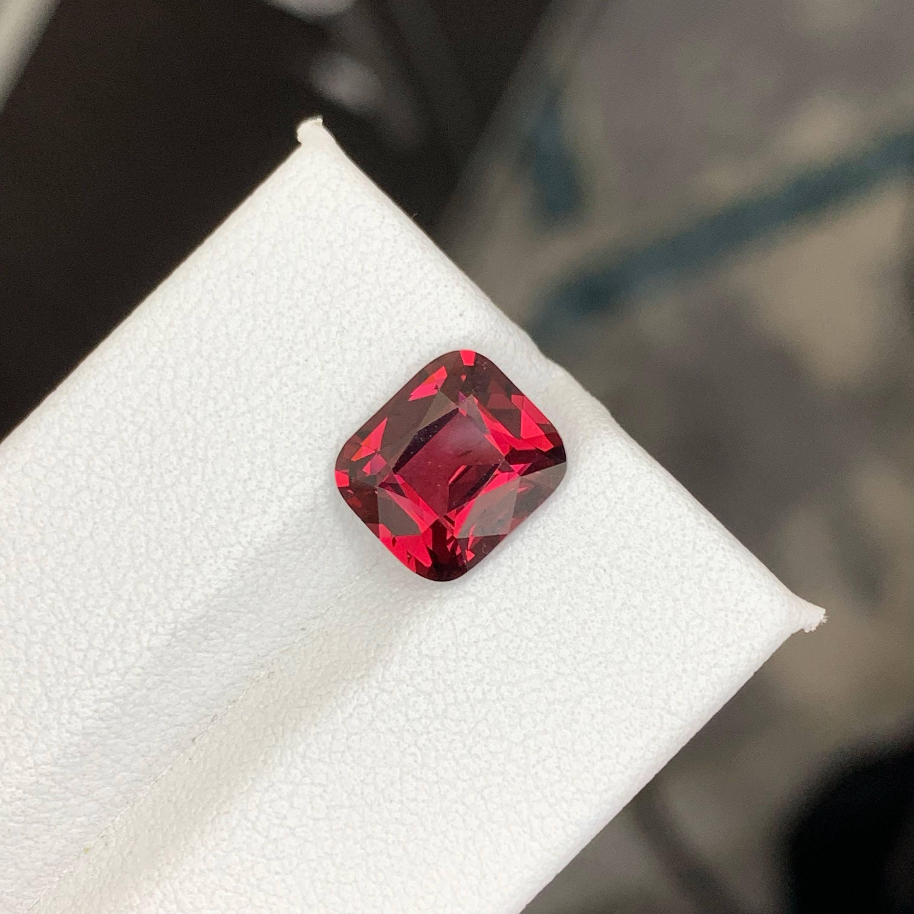 4.10 Carat Natural Loose Red Garnet Stone Cushion Cut Tanzanian Gemstone (pierre précieuse tanzanienne) Unisexe en vente