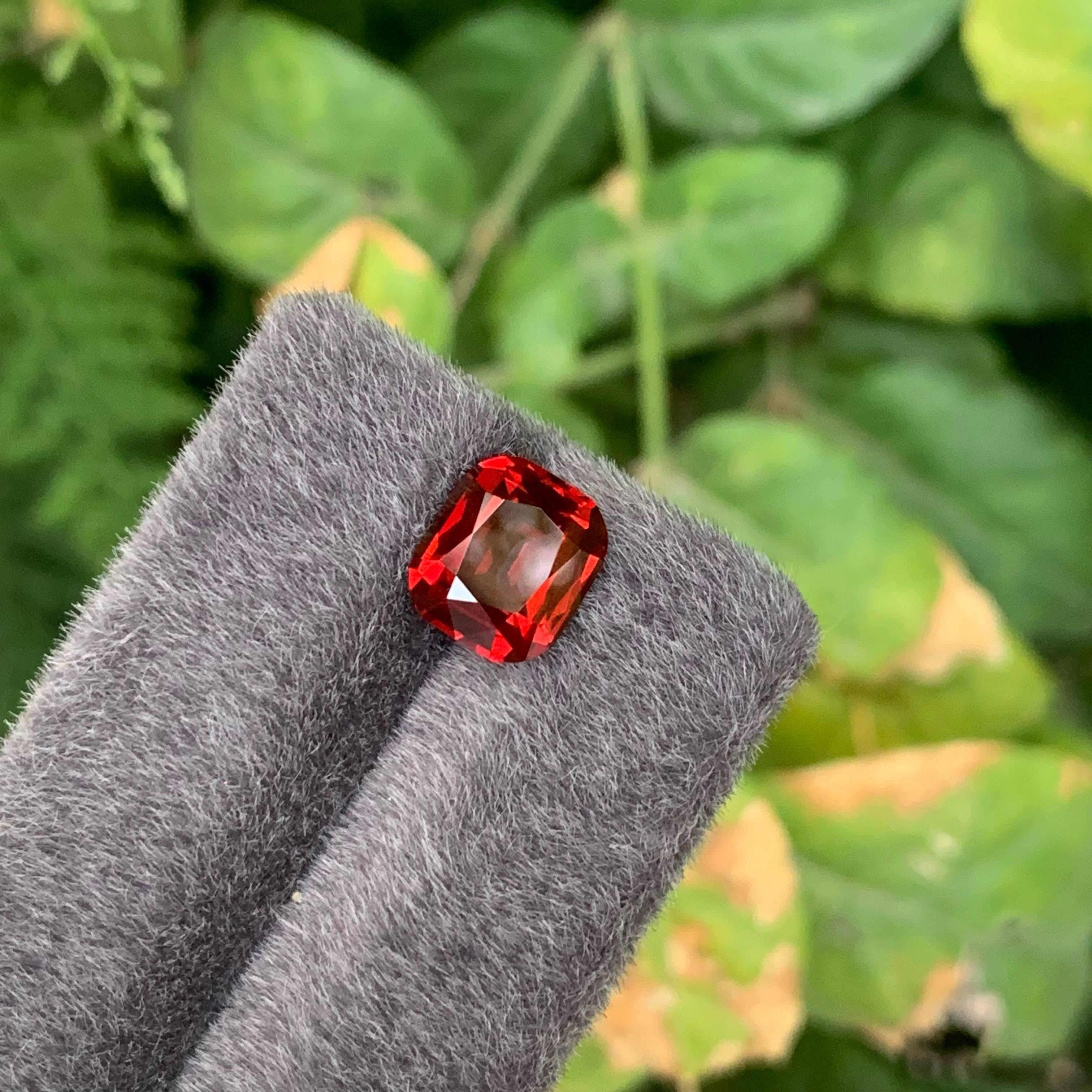 4.10 Carat Natural Loose Reddish Orange Garnet Cushion Cut African Gemstone (pierre précieuse africaine) en vente 4