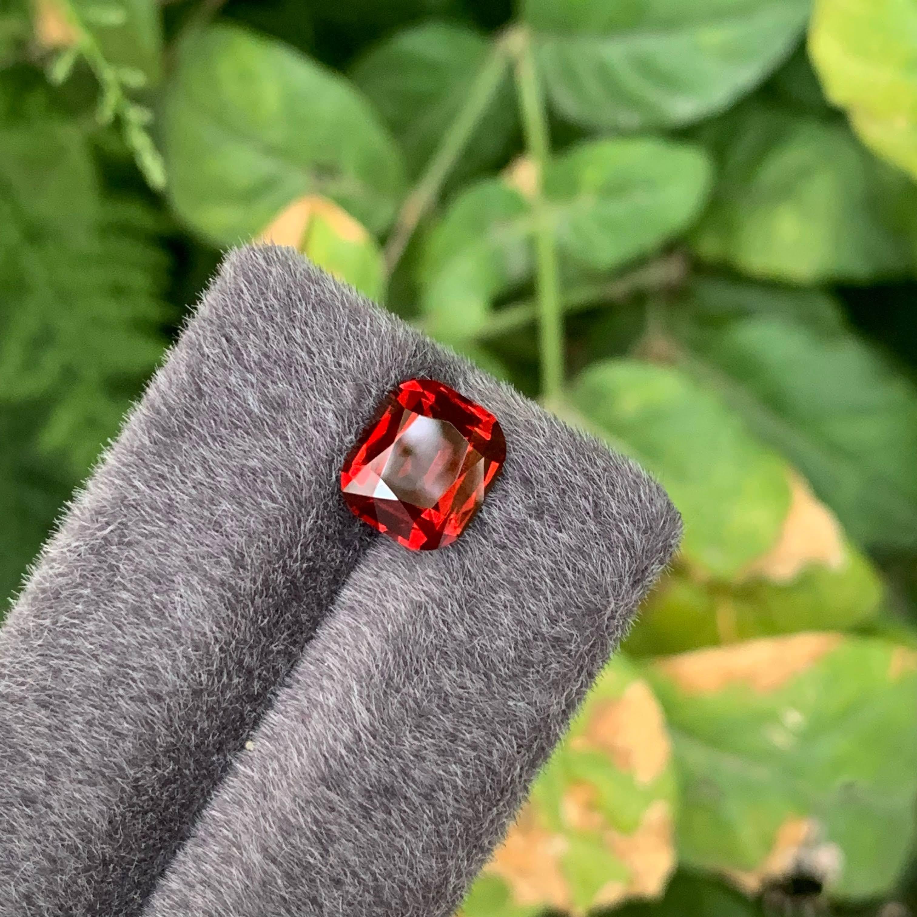 4.10 Carat Natural Loose Reddish Orange Garnet Cushion Cut African Gemstone (pierre précieuse africaine) en vente 5
