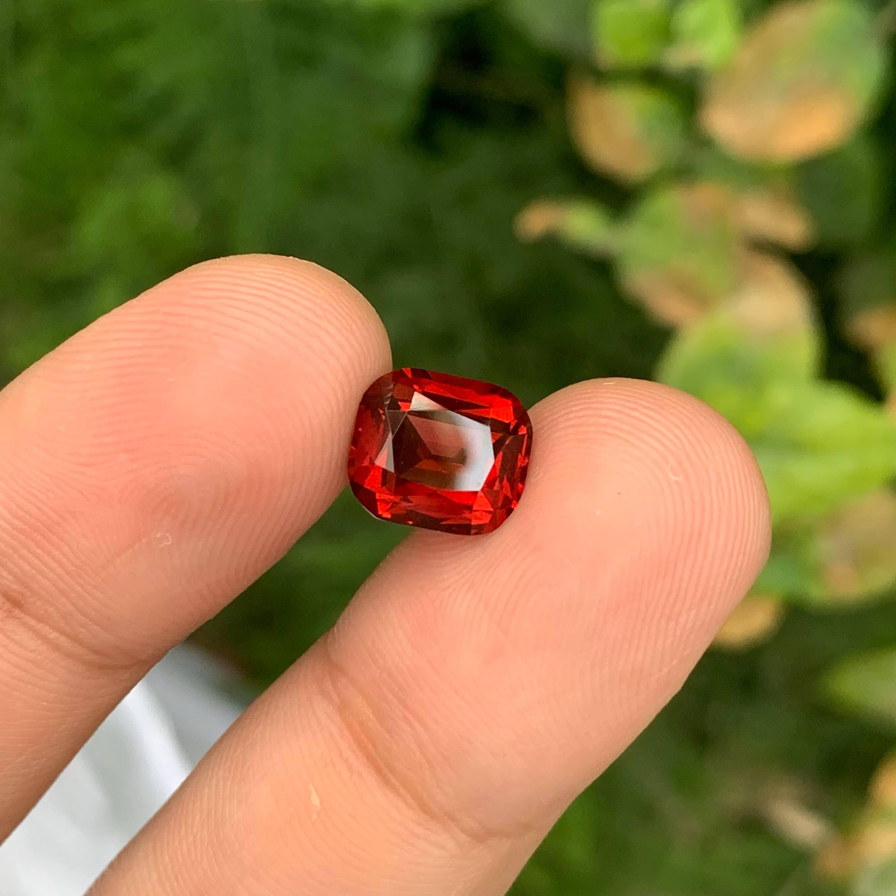 4.10 Carat Natural Loose Reddish Orange Garnet Cushion Cut African Gemstone (pierre précieuse africaine) Neuf - En vente à Bangkok, TH