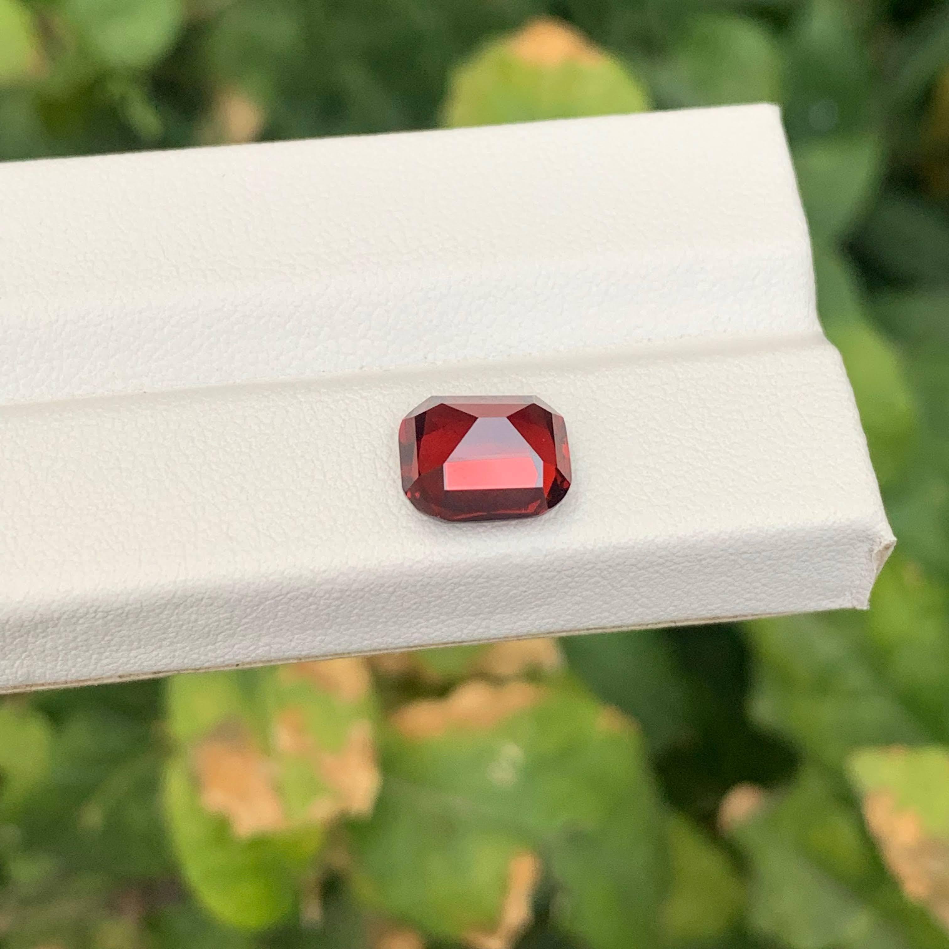 4.10 Carat Natural Loose Reddish Orange Garnet Cushion Cut African Gemstone (pierre précieuse africaine) Unisexe en vente