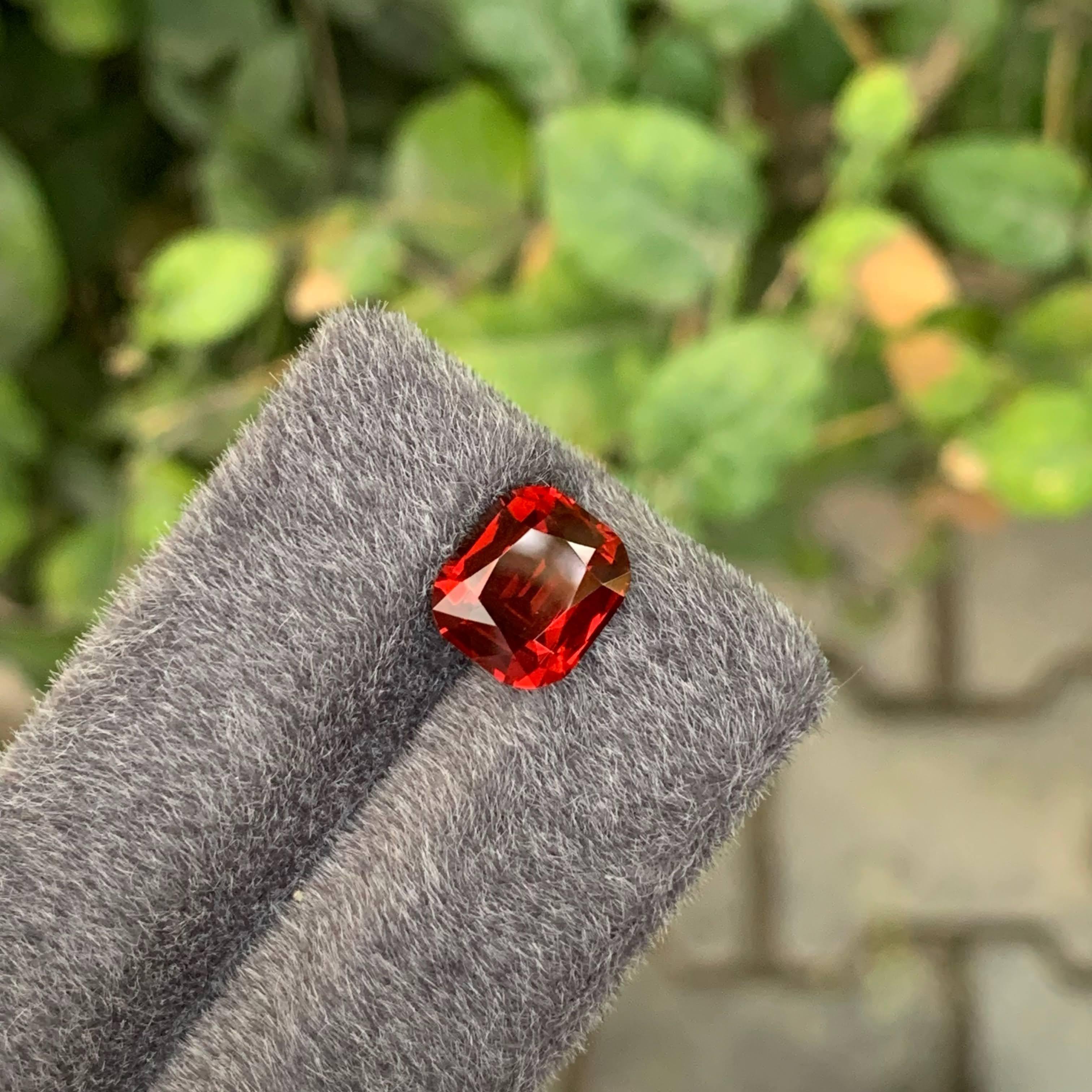 4.10 Carat Natural Loose Reddish Orange Garnet Cushion Cut African Gemstone (pierre précieuse africaine) en vente 2