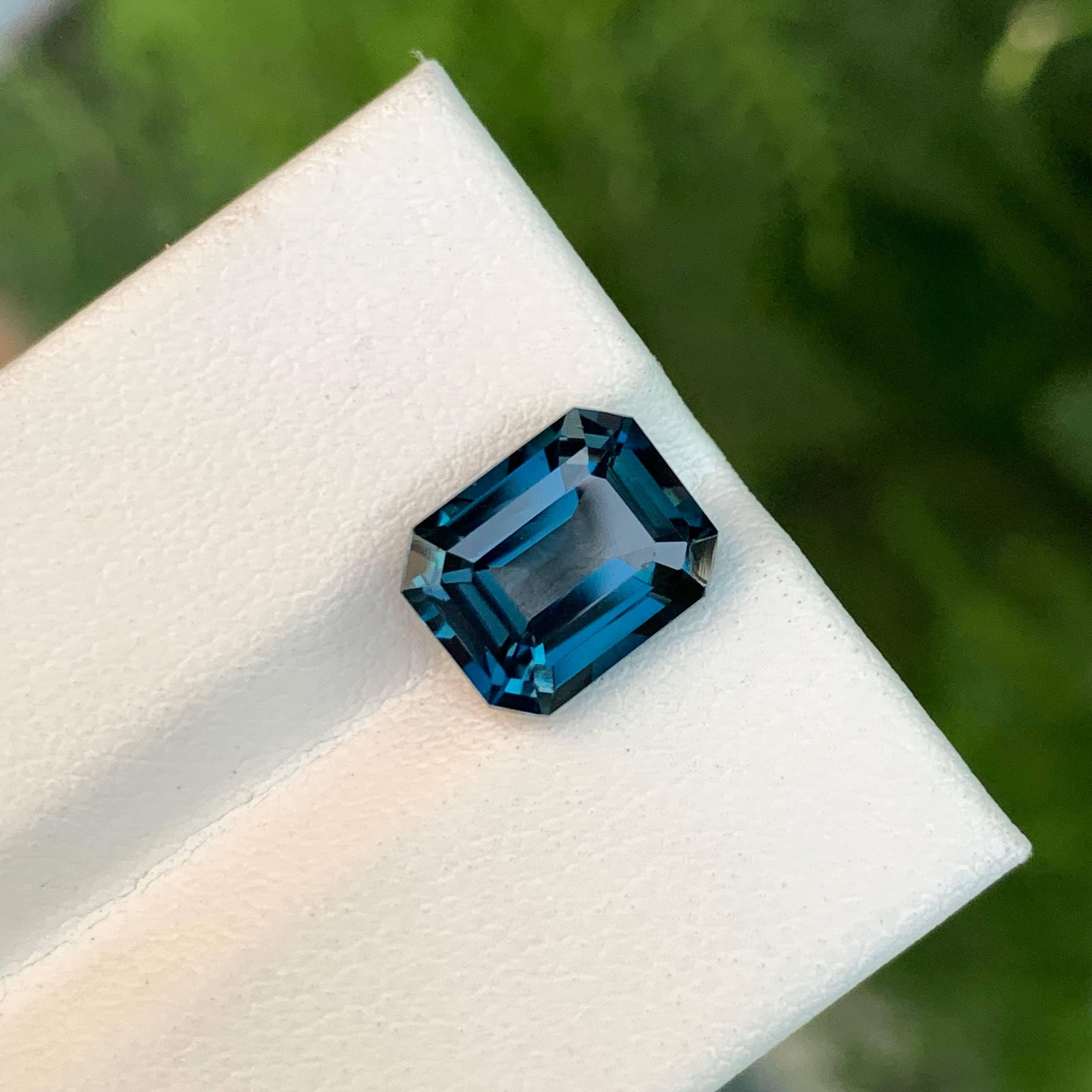 4,10 Karat Natürlicher, loser, weicher Londoner Blautopas im Smaragdschliff aus Madagaskar im Angebot 5