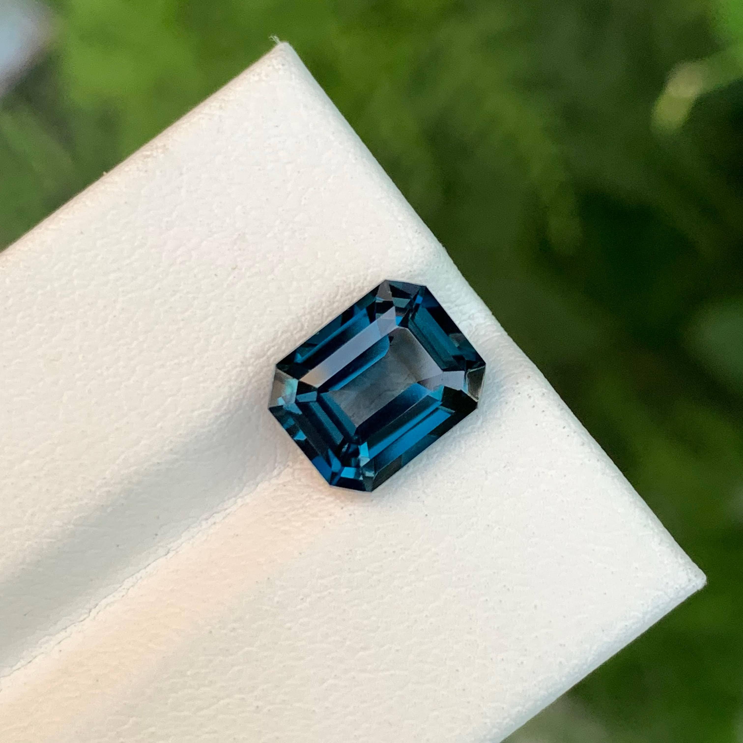 4,10 Karat Natürlicher, loser, weicher Londoner Blautopas im Smaragdschliff aus Madagaskar im Angebot 6