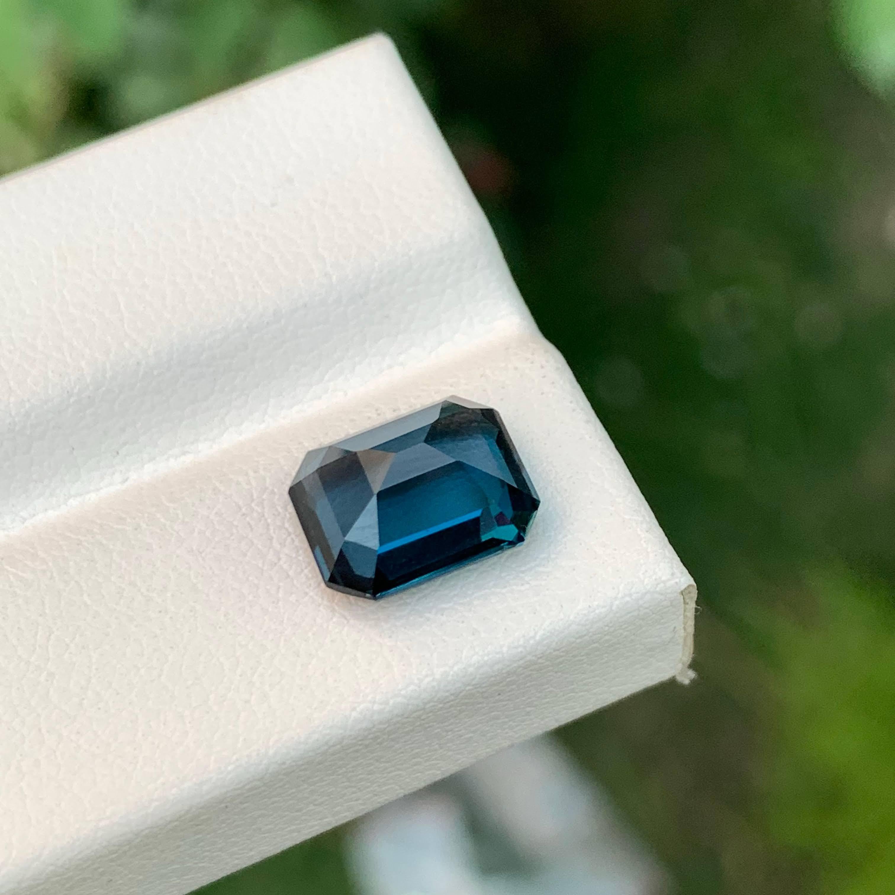 4,10 Karat Natürlicher, loser, weicher Londoner Blautopas im Smaragdschliff aus Madagaskar (Moderne) im Angebot
