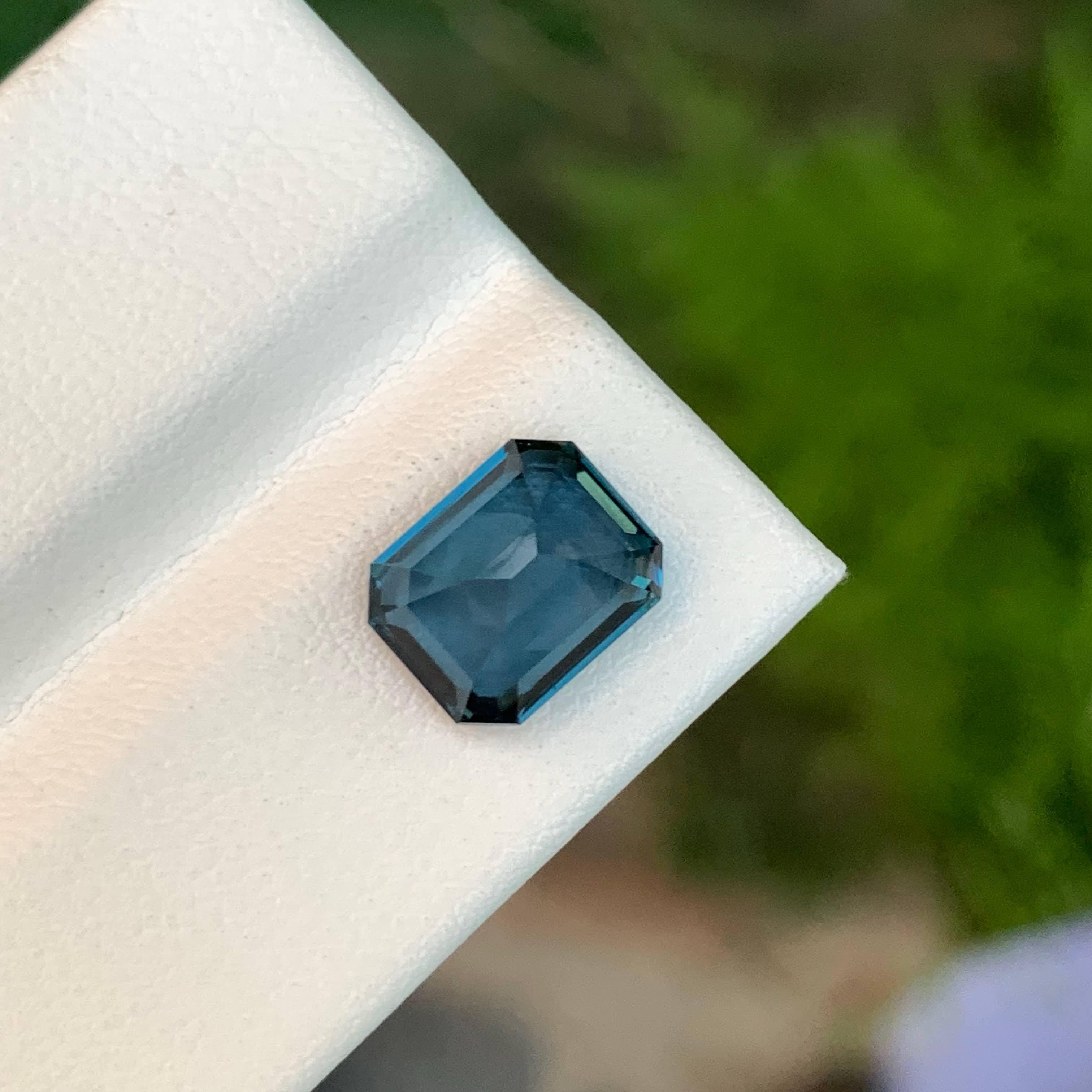 4,10 Karat Natürlicher, loser, weicher Londoner Blautopas im Smaragdschliff aus Madagaskar im Zustand „Neu“ im Angebot in Bangkok, TH