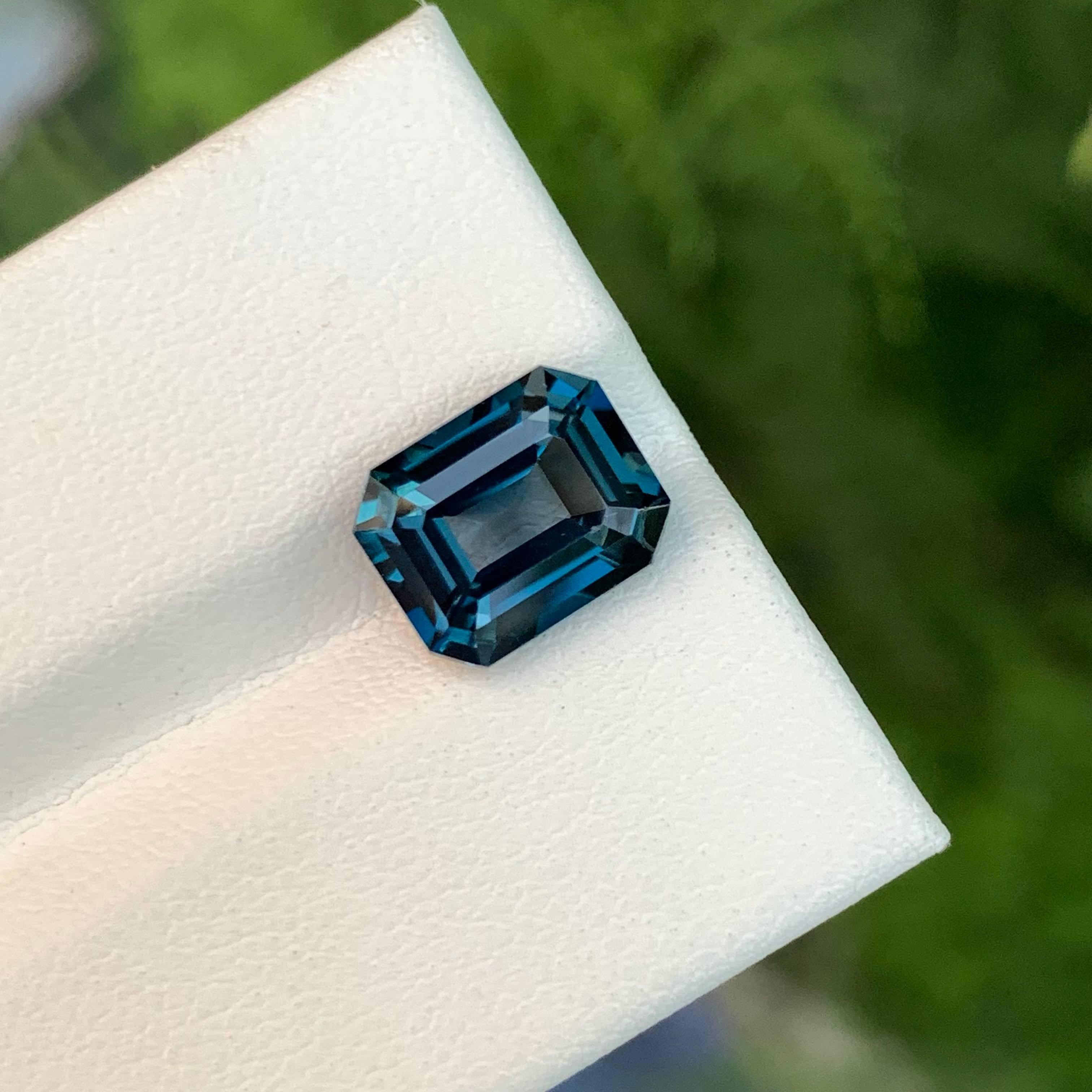 4,10 Karat Natürlicher, loser, weicher Londoner Blautopas im Smaragdschliff aus Madagaskar für Damen oder Herren im Angebot