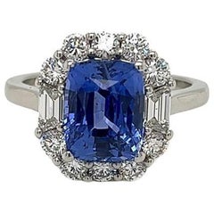 Anello con zaffiro blu e diamanti a grappolo da 4,10 carati con taglio a cuscino oblungo in platino