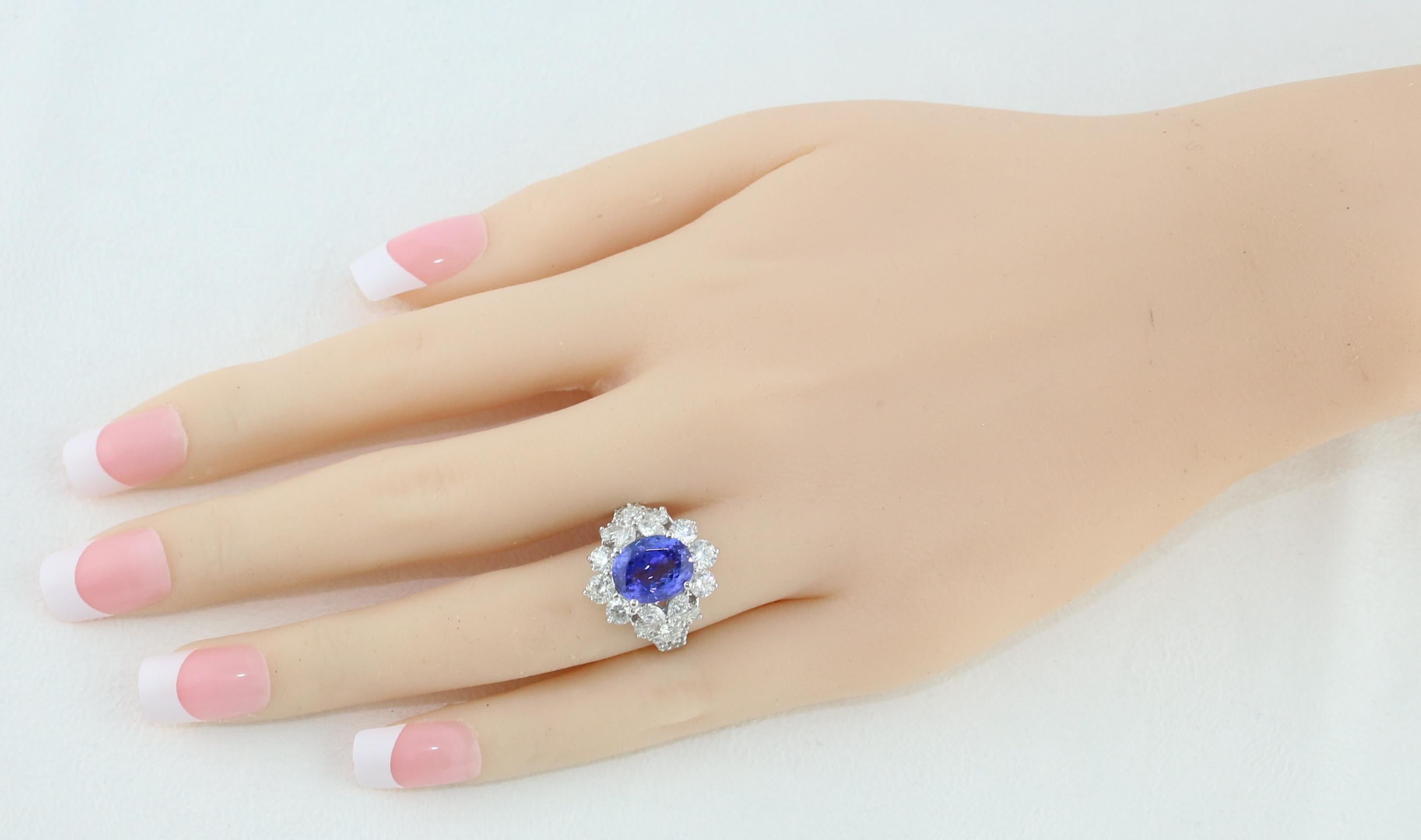 4.10 Carat Oval Tanzanite Diamond Gold Ring In New Condition For Sale In New York, NY