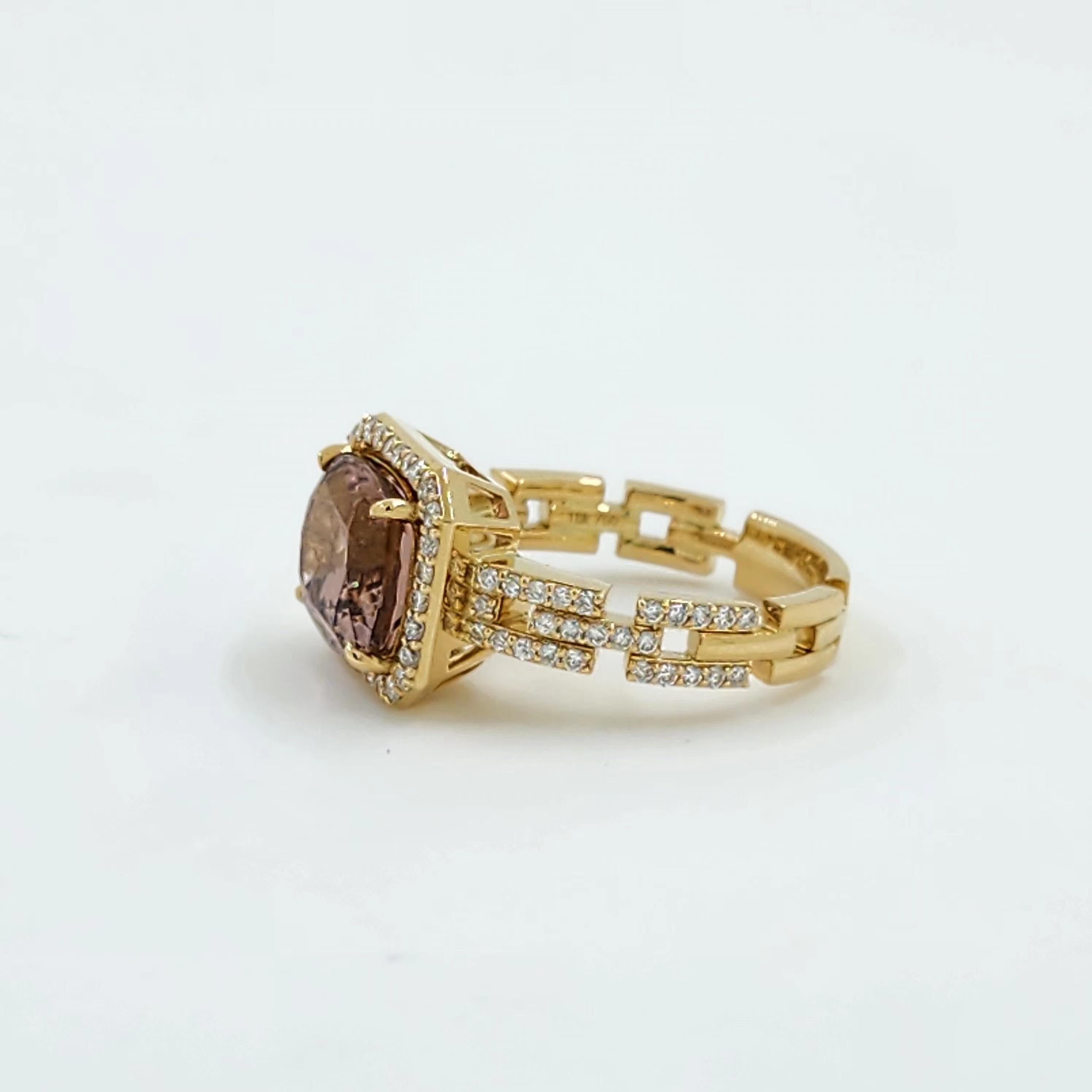 Anillo de oro amarillo de 18 quilates con turmalina rosa y diamantes de 4,10 quilates Corte oval en venta