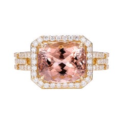 Eleganter Ring aus 18-karätigem Gold mit einem oval geschliffenen Turmalin (4,10 Karat) und Diamanten