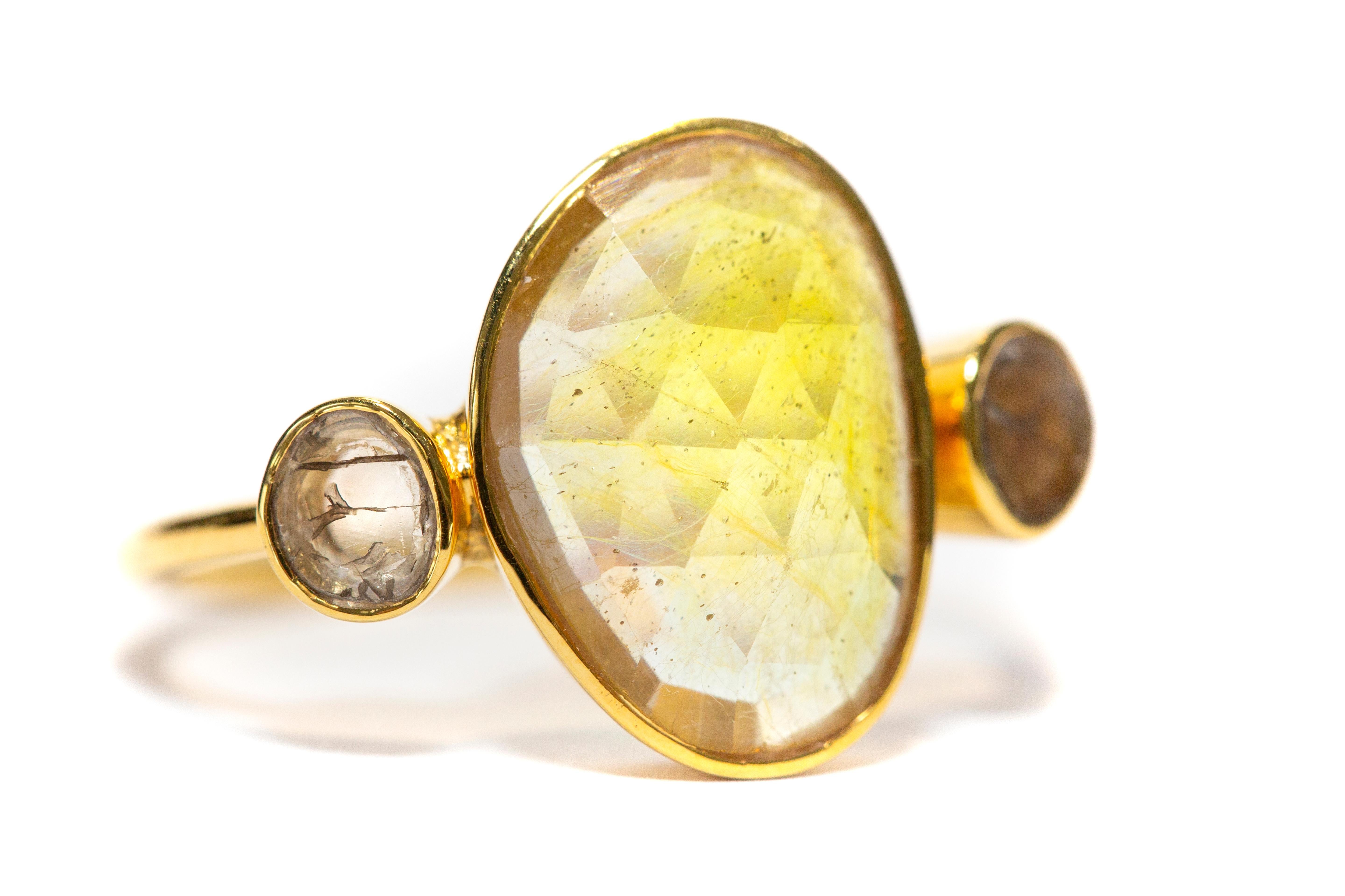Bague artisanale parisienne en or jaune 18 carats avec saphirs de 4,10 carats et diamants taille rose en vente 1