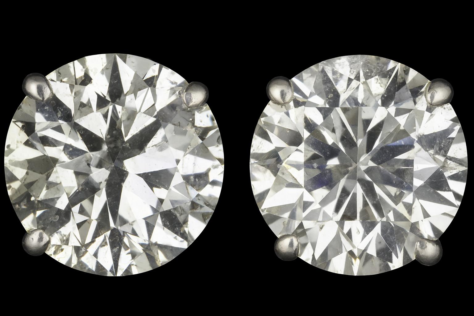 Taille ronde Boucles d'oreilles diamant rond brillant de 4,10 carats au total - Natural Earth Mined en vente