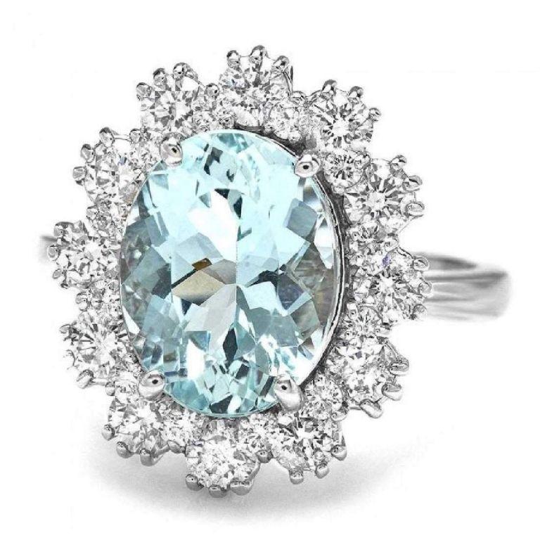 4.10 Carat Impressive Natural Aquamarine and Diamond 14K Solid White Gold Ring In New Condition For Sale In Los Angeles, CA