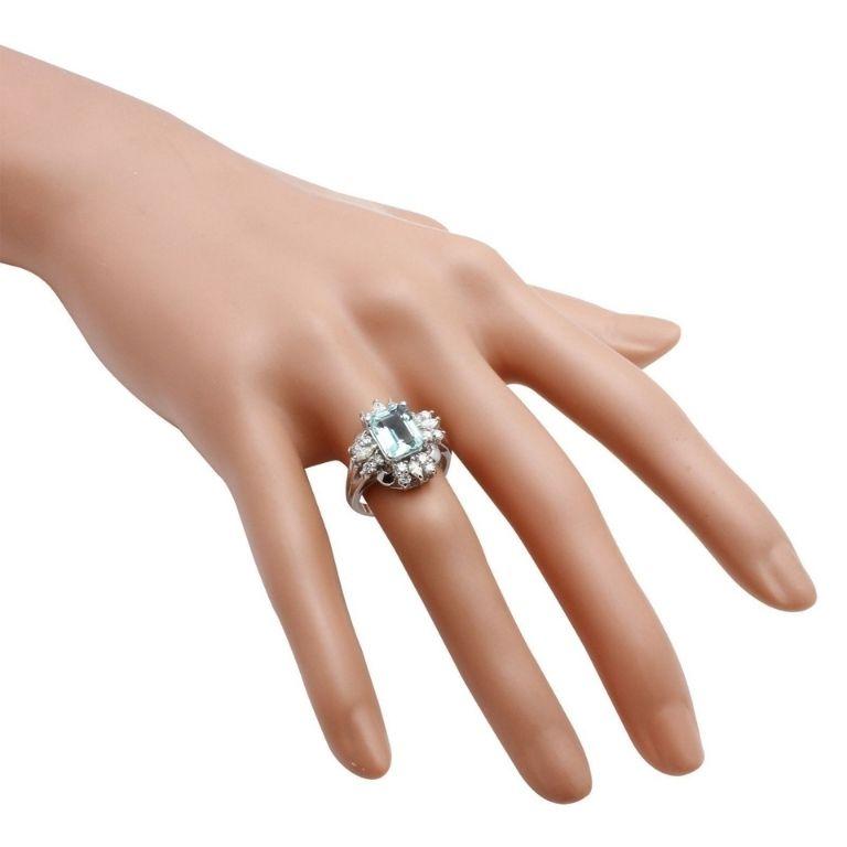 Women's 4.10 Carat Natural Aquamarine and Diamond 14 Karat Solid White Gold Ring For Sale