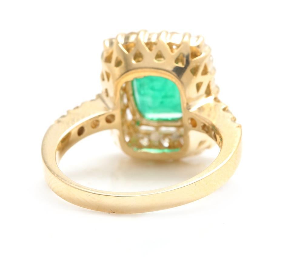 4.10 Carat Natural Emerald and Diamond 18 Karat Solid Yellow Gold Ring In New Condition For Sale In Los Angeles, CA