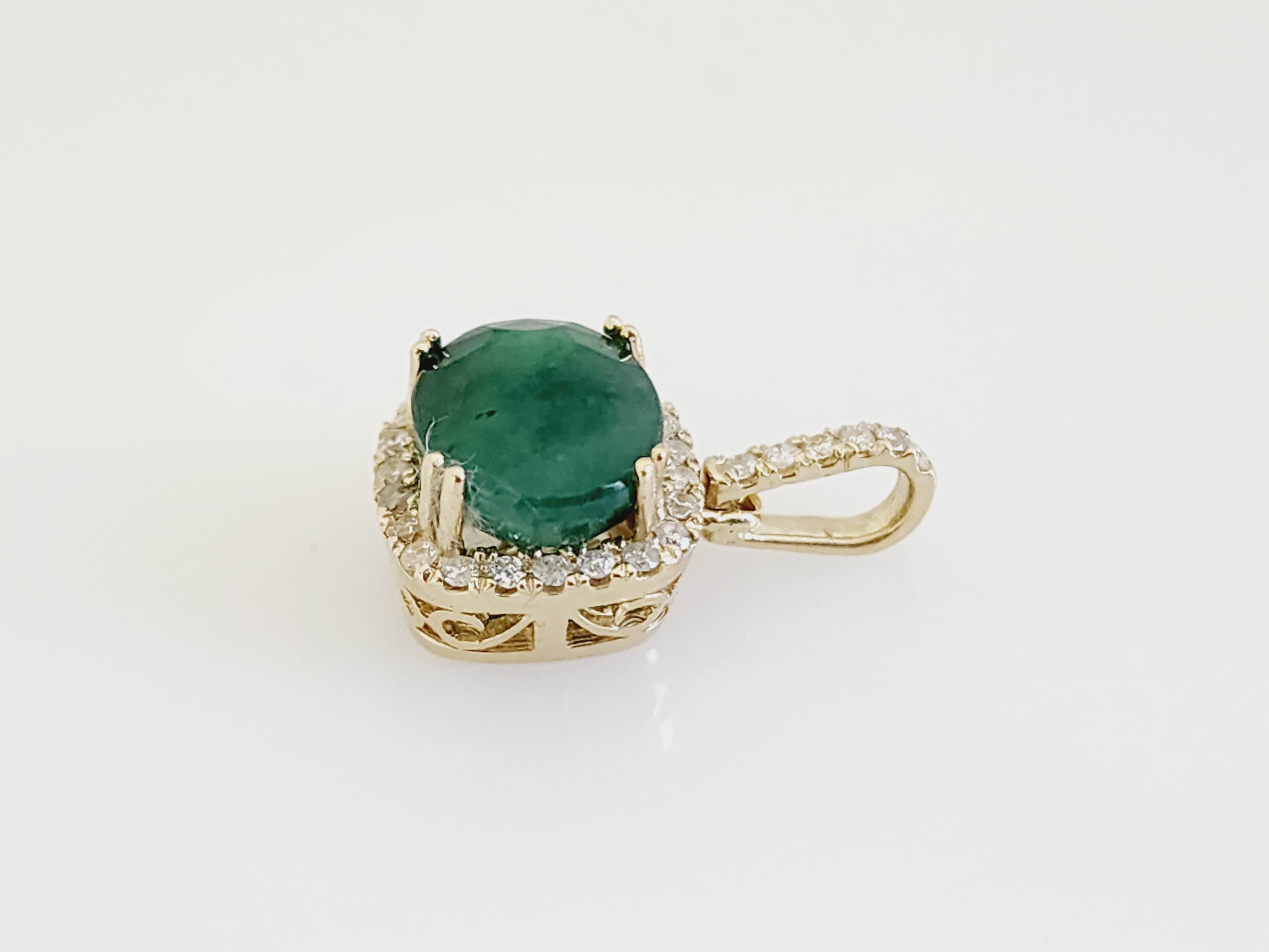 3.80 Carats Natural Emerald Diamond Pendant Yellow Gold 14 Karat For Sale 5